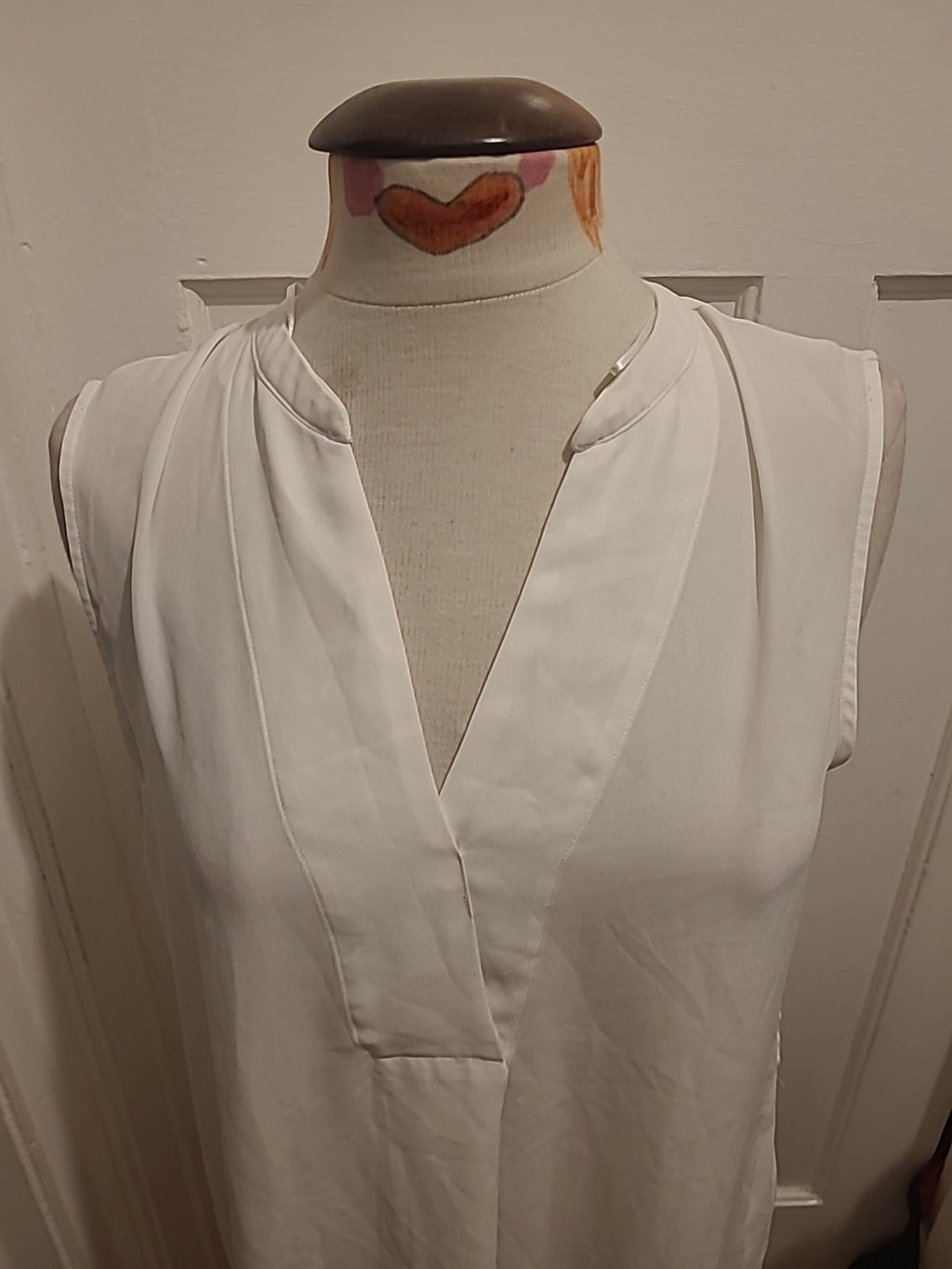 Ladies Yessica Size 14-16 White Sleeveless Blouse