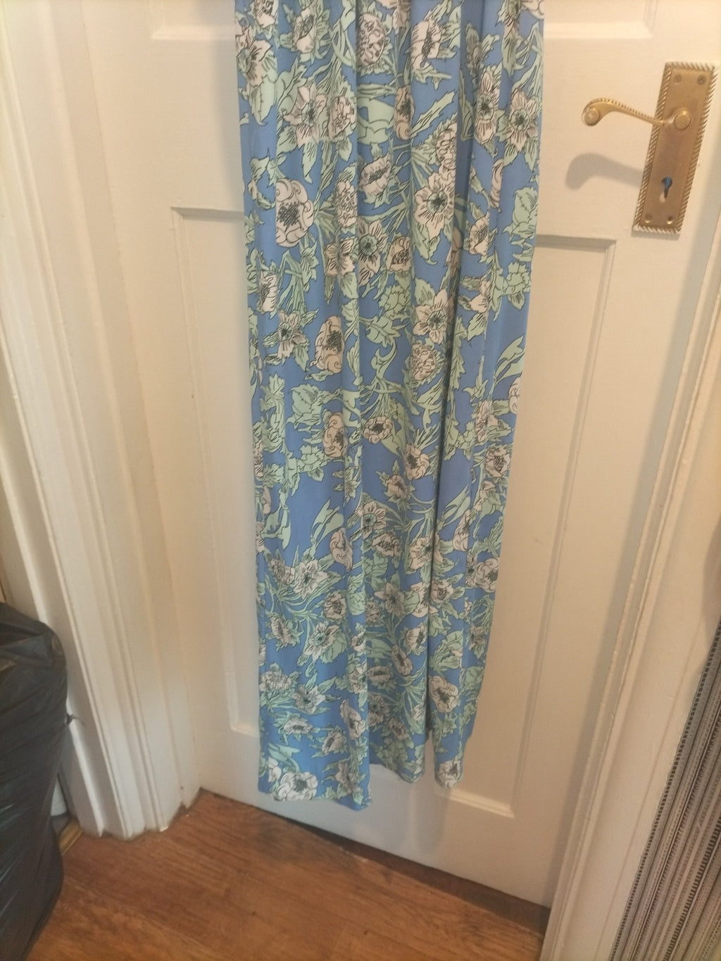 Ladies H&M Size 8 Blue White Sleeveless Super Long Length Dress