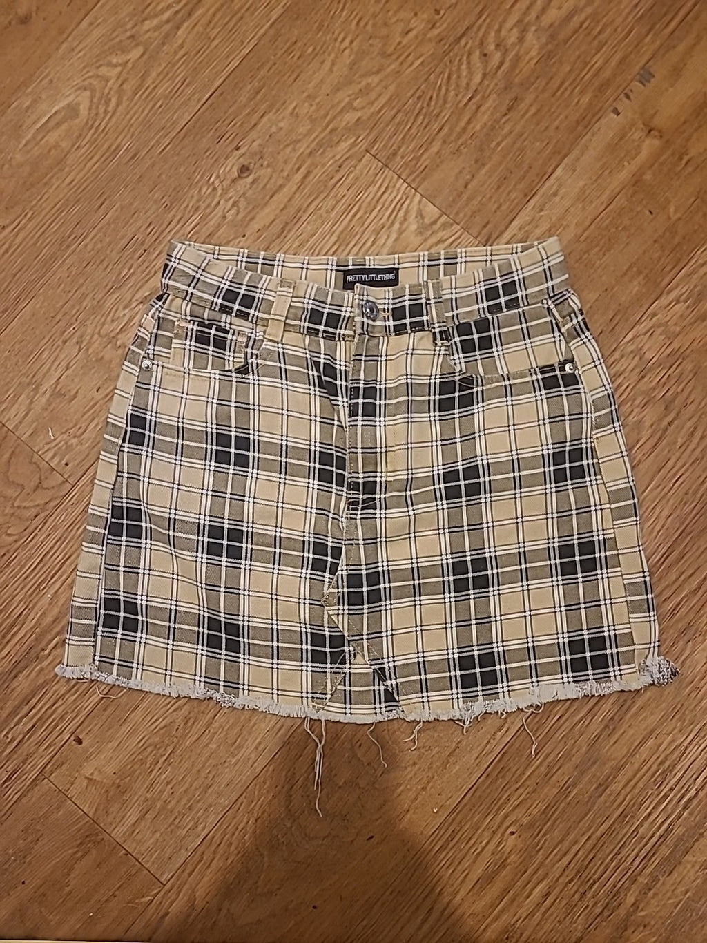Ladies Prettylittlething Size 8 Beige Check Frayed Hem Skirt