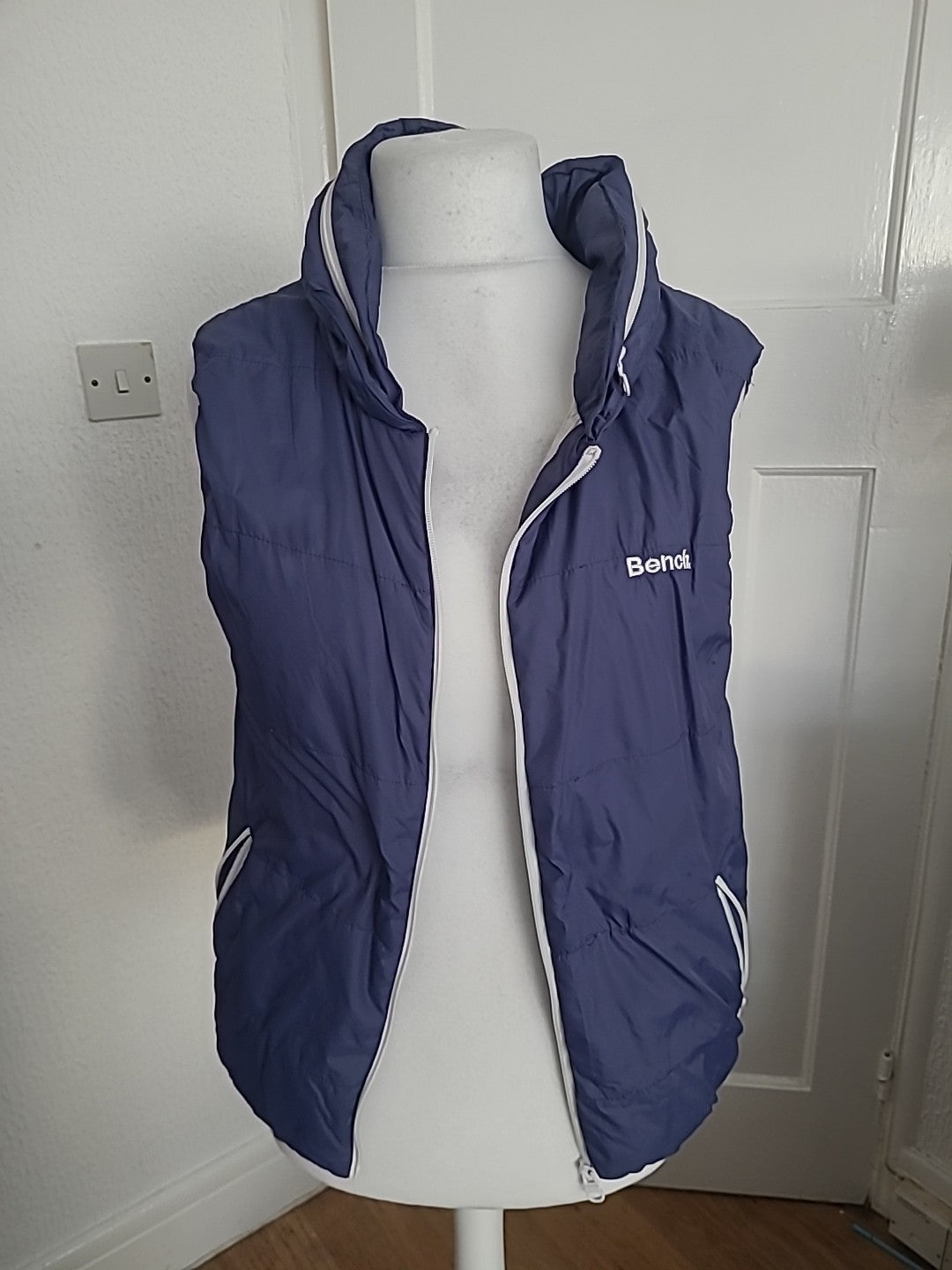 Mens Bench Size Large Navy Blue Sleeveless Puffer Jacket