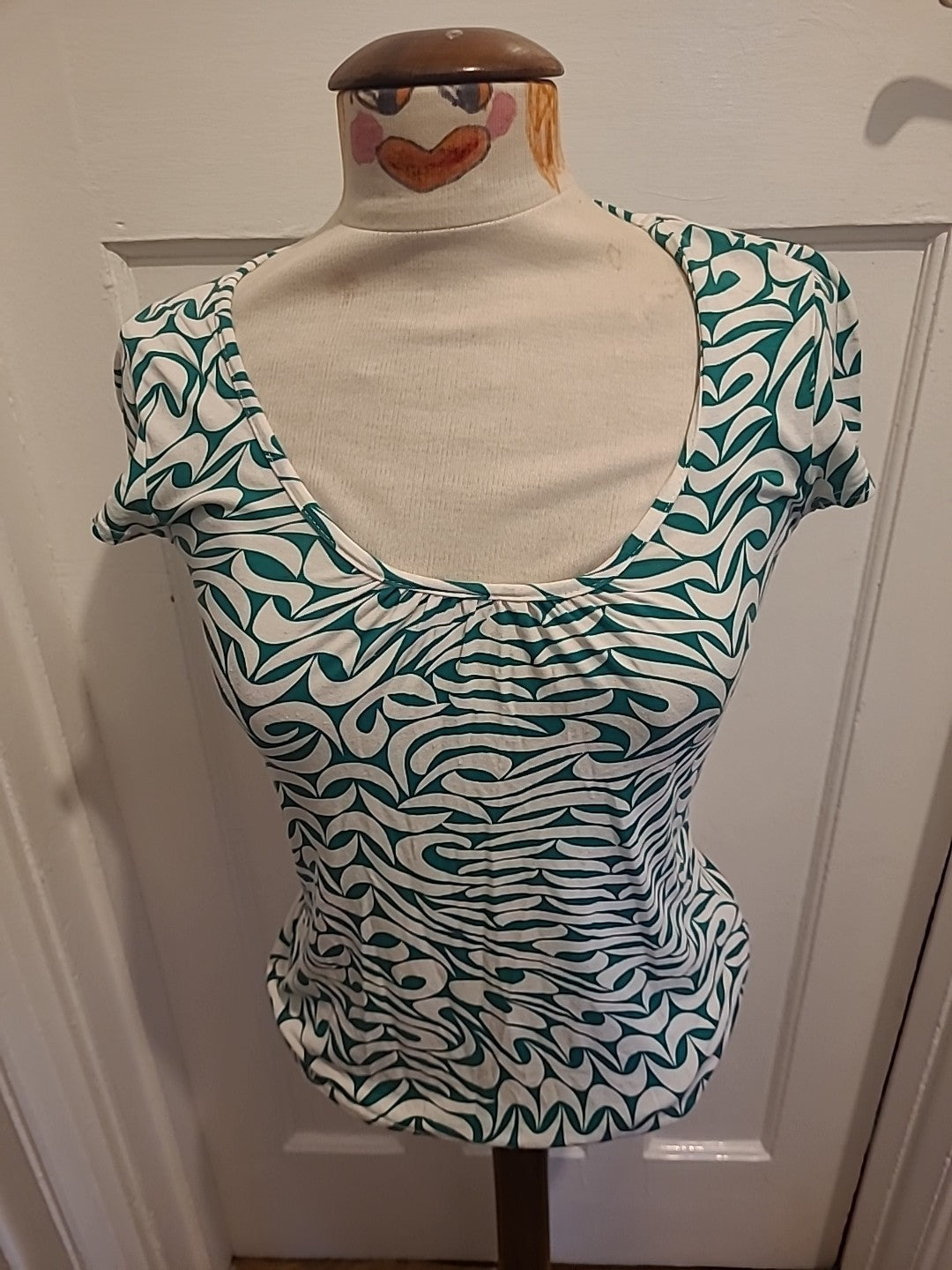 Ladies Phase Eight Size 8 Green And White Patterned Short Sleeved Tshirt
