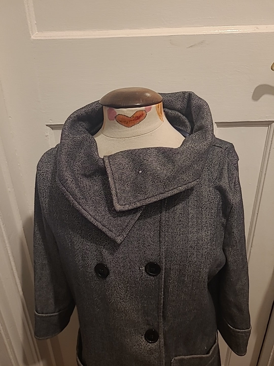 Ladies Lulu & Red Size 6 Aprox Grey Toned Long Sleeve Coat