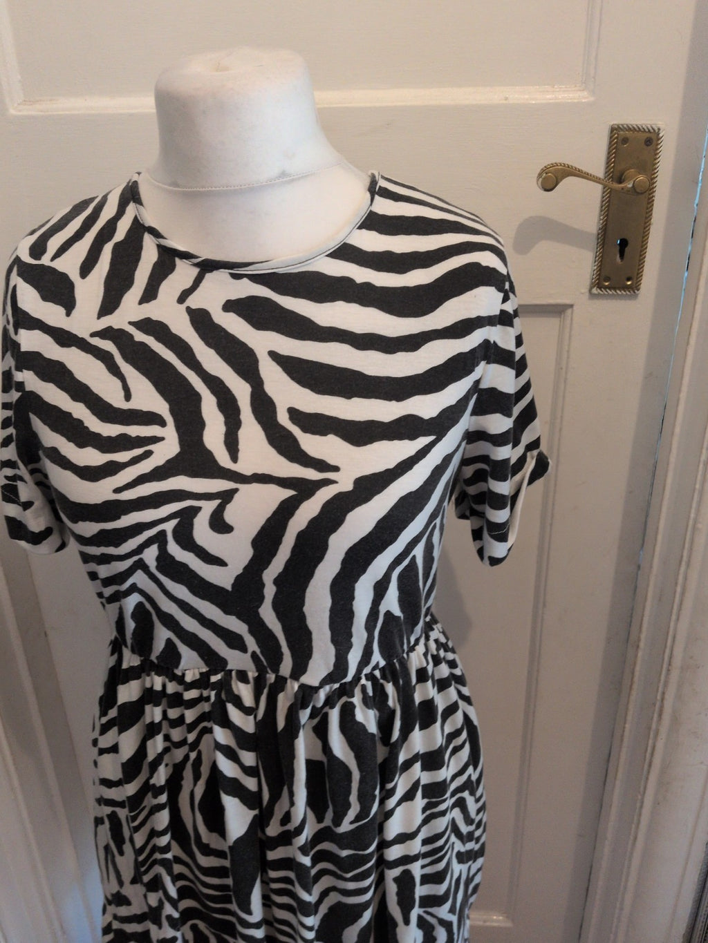 Ladies Prettylittlething 10 Zebra Print Fit And Flare Dress