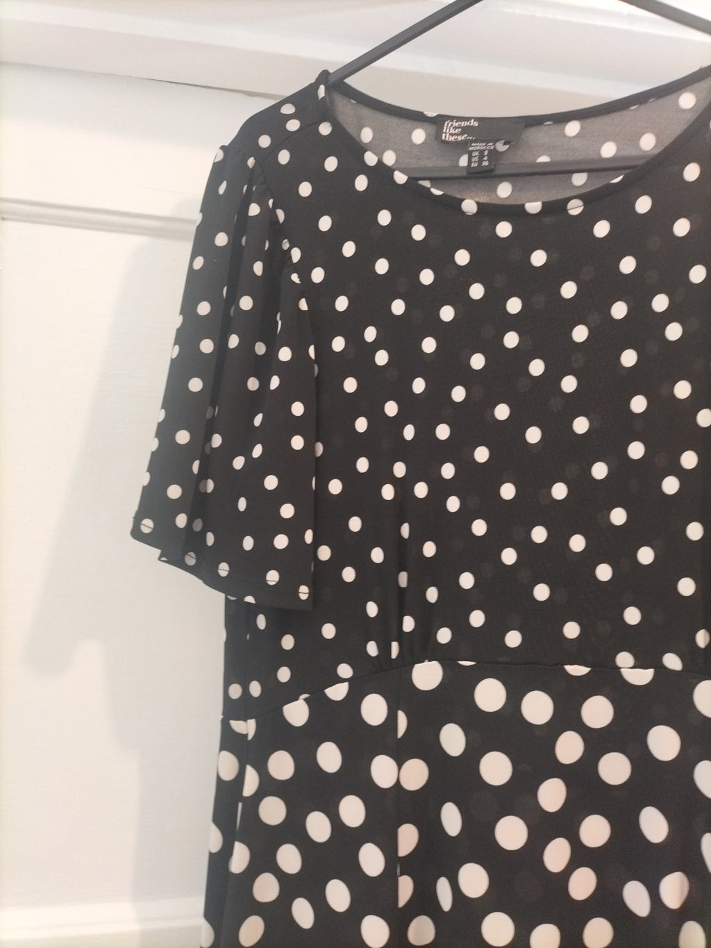 Ladies Friends Like These Size 8 Polkadot Short Sleeved Long Dress