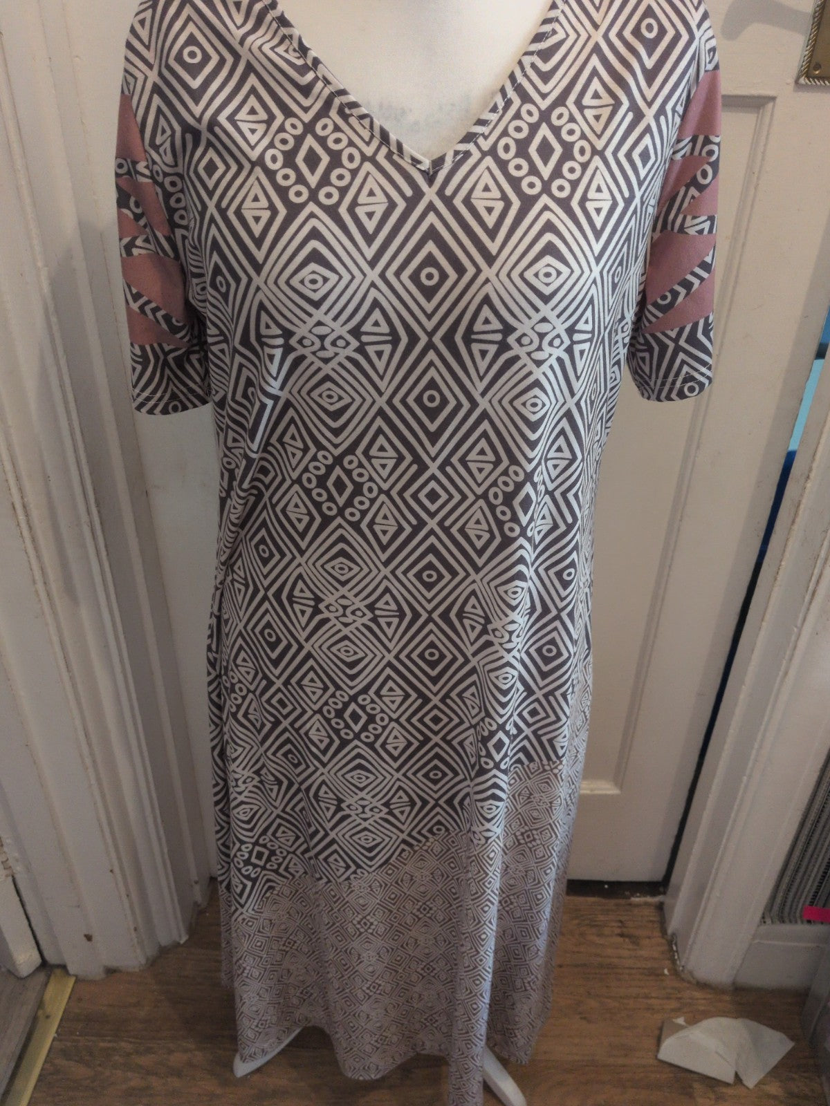 Ladies Size XL Charcoal Patterned Long Length Short Sleeve Maxi Dress