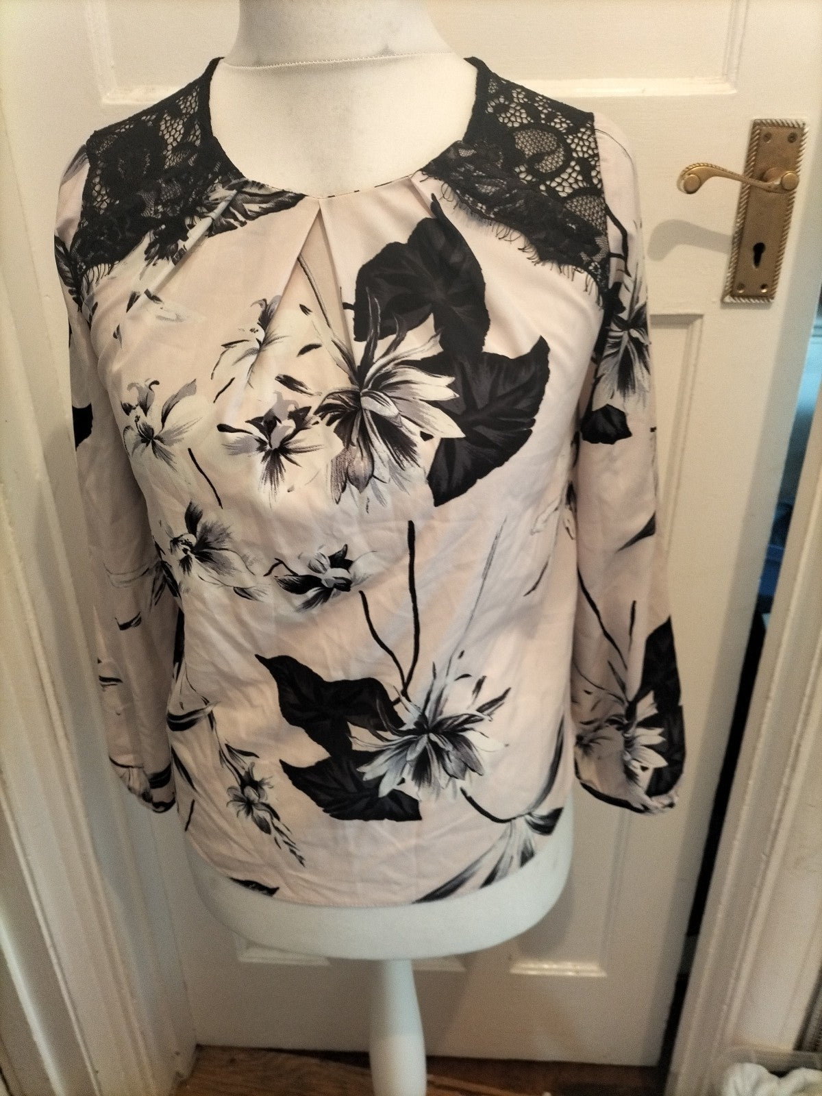 Ladies Dorothy Perkins Size 10 Pal Pink And Navy Floral Long Sleeved Blouse