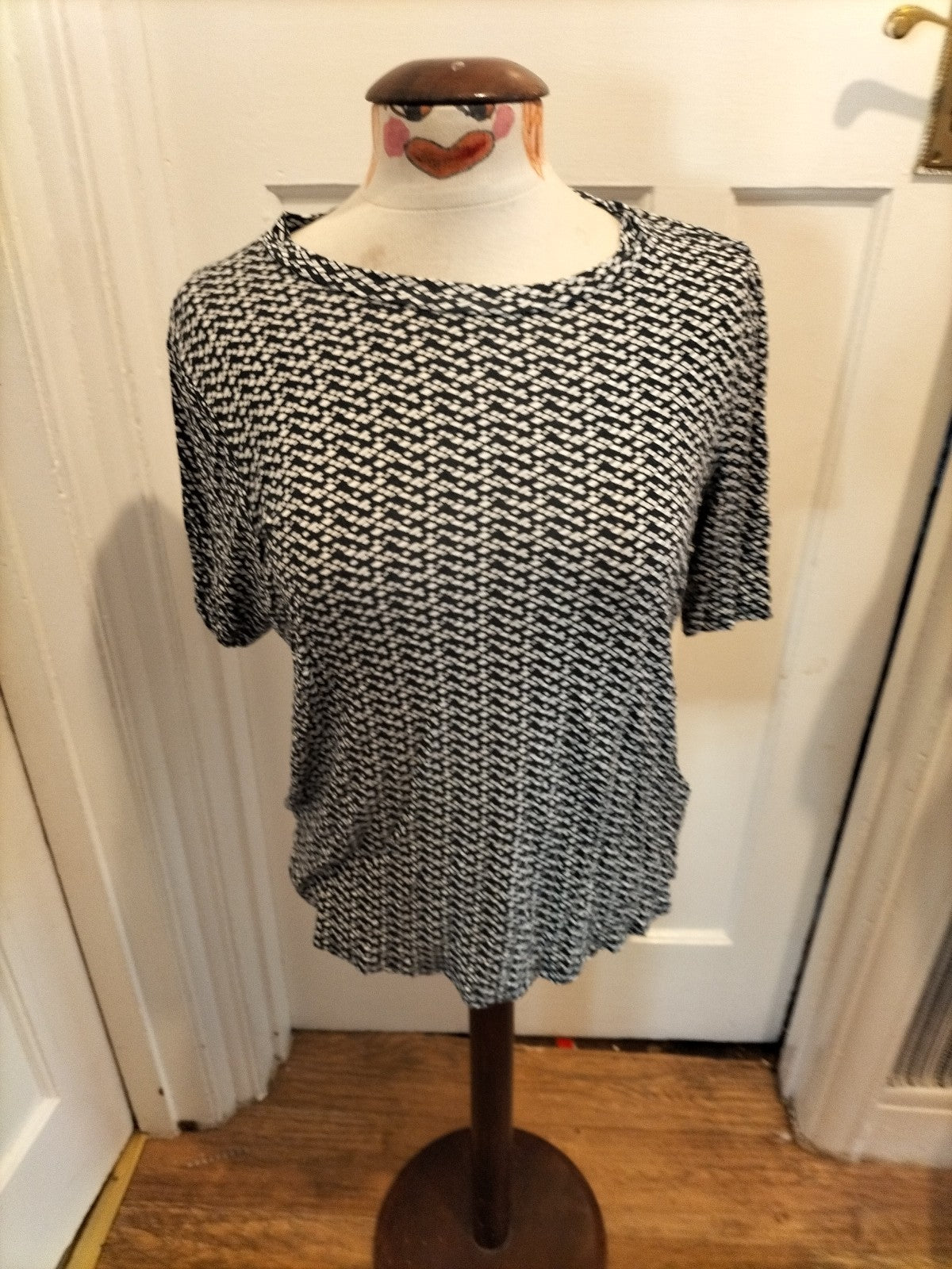 Ladies Marks And Spencer Size 14 Navy And White Diamond Pattern Short Sleeved...