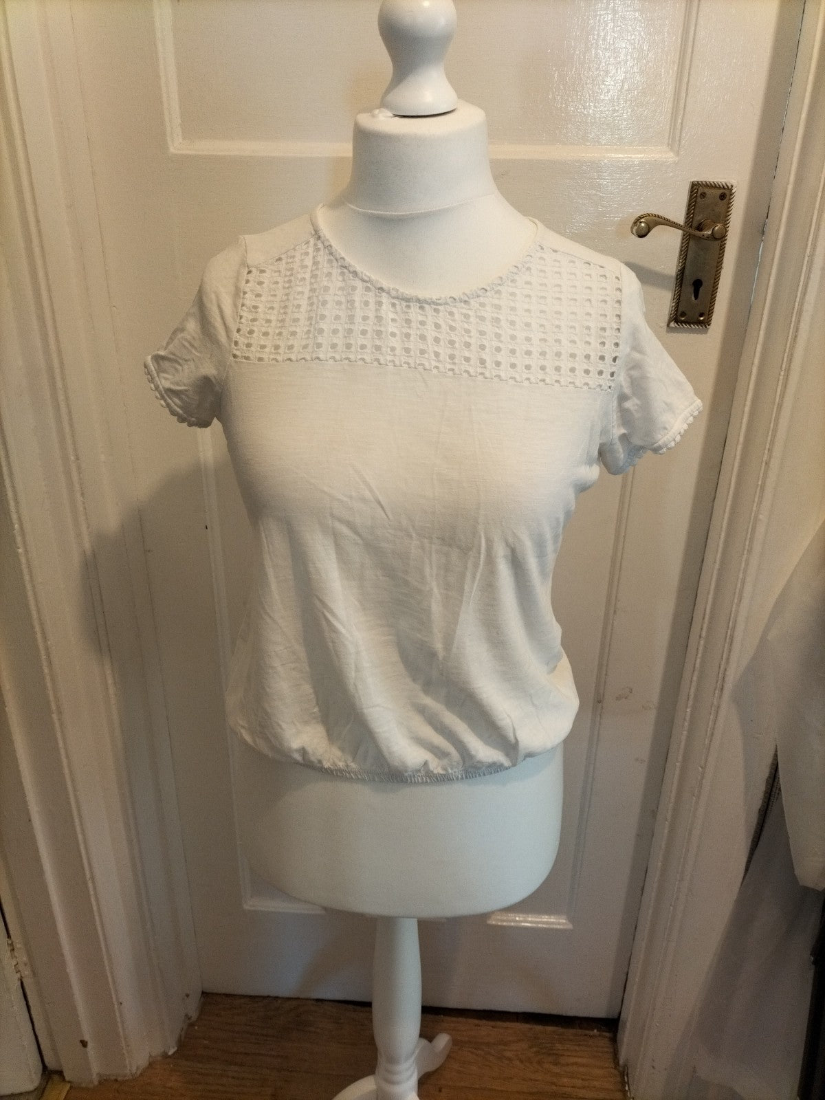 Ladies Shein Size Large White Elasticated Hem Short Sleeved Tshirt With See...
