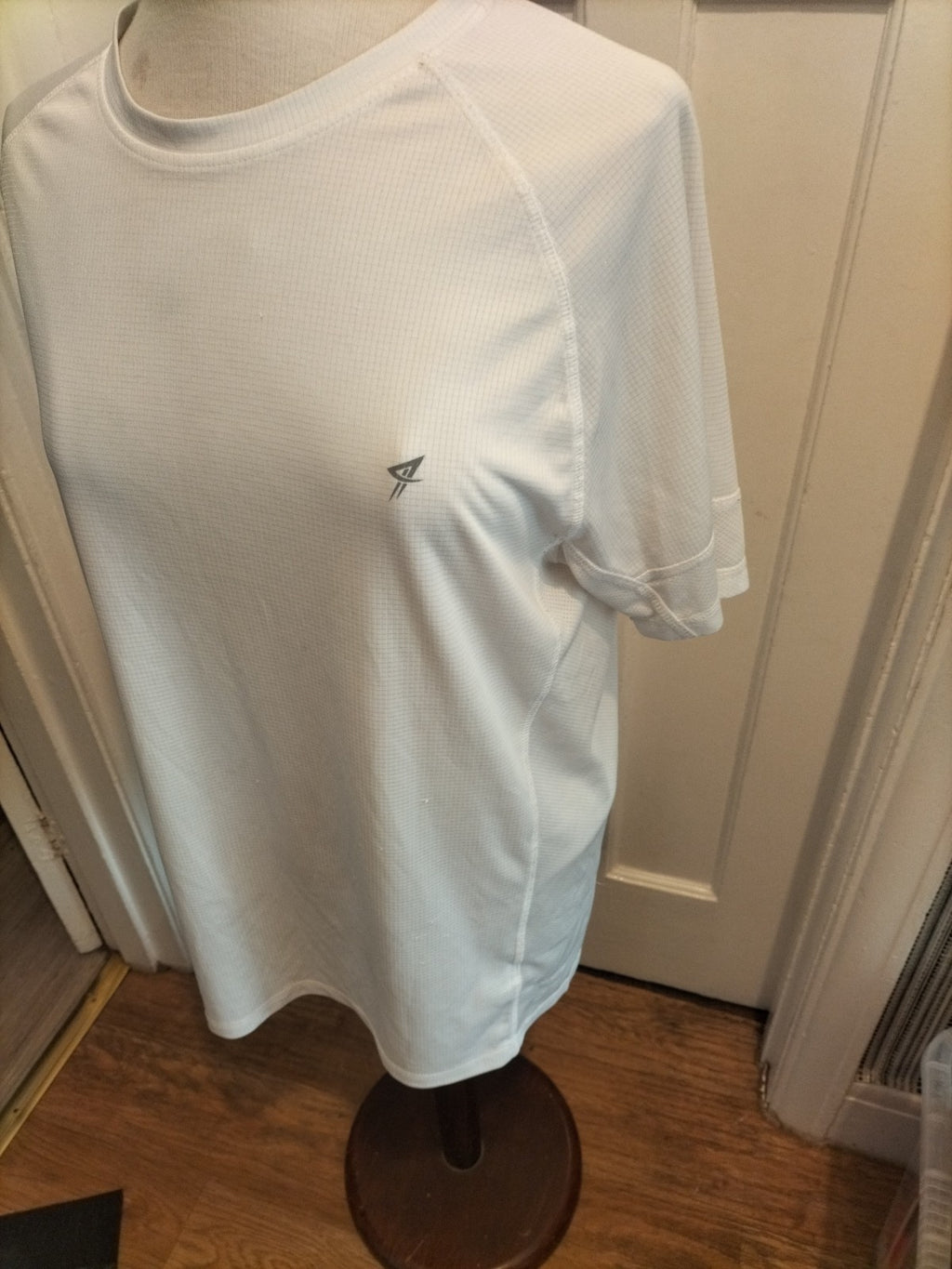 Mens Workout Size XL White Short Sleeved Tshirt