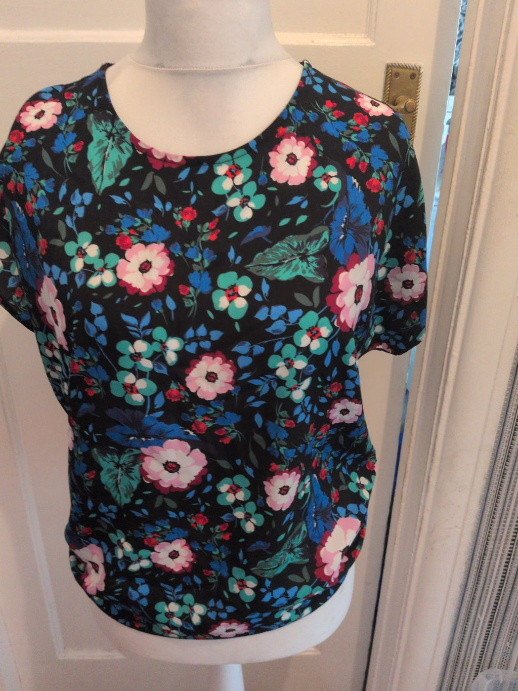 Tu 12 Black Flowers Short Sleeve Blouse