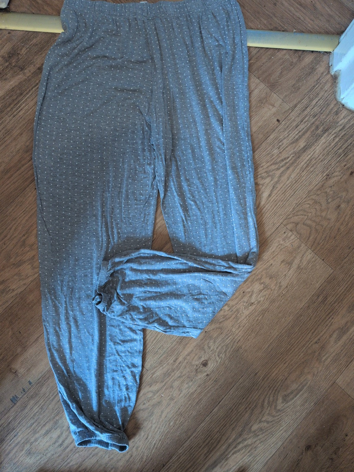 The White Company Medium Grey Spot Pyjama Set