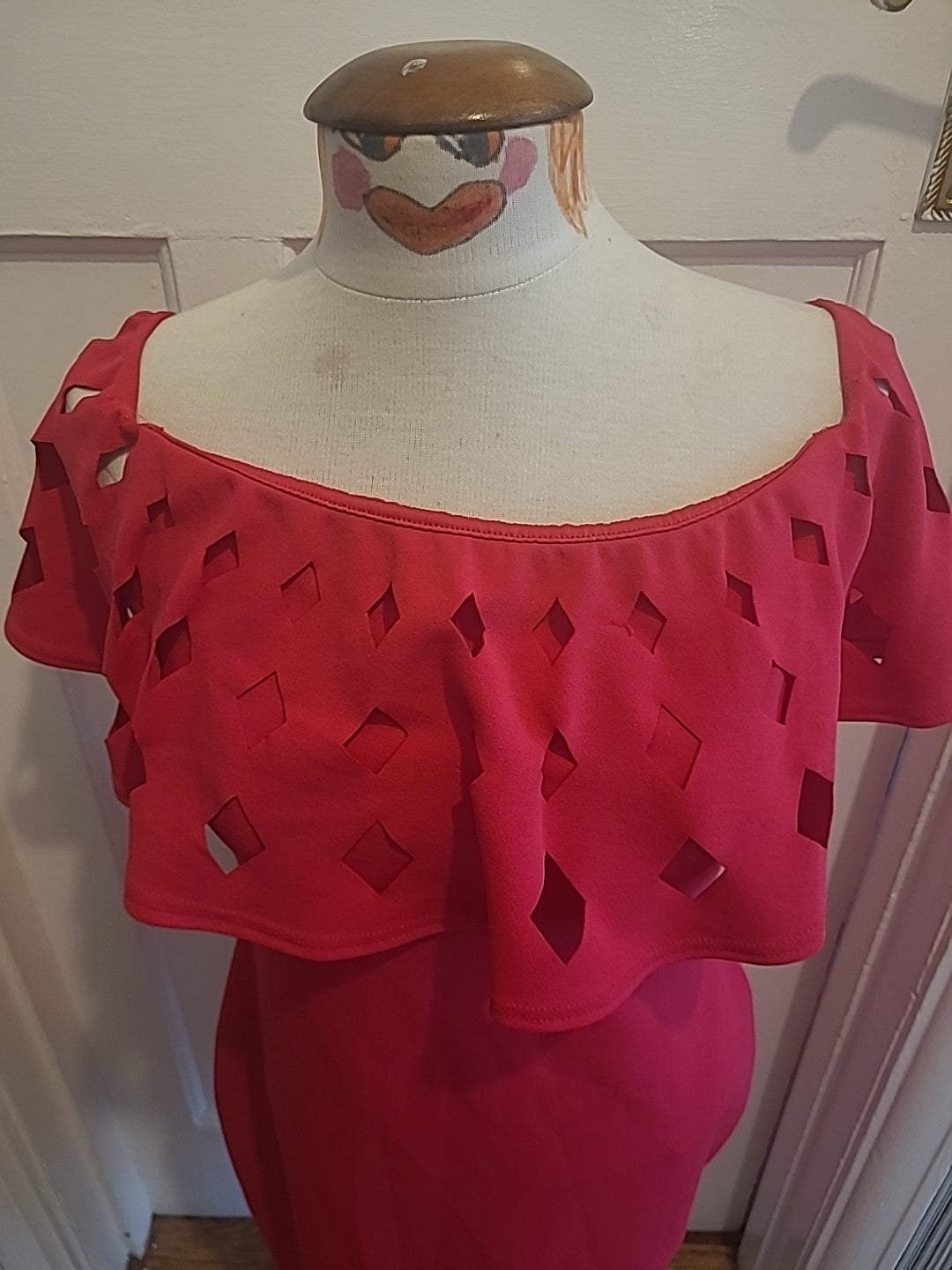 Ladies Cara Mia Size 14 Pink Detailed Neck Sleeveless Dress