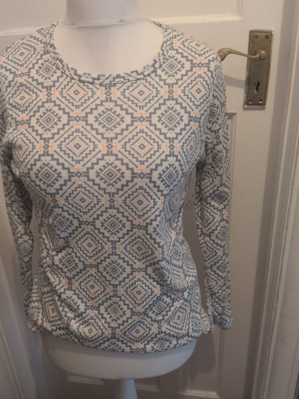Crivit 18-20 Grey Patterned Long Sleeved T-shirt