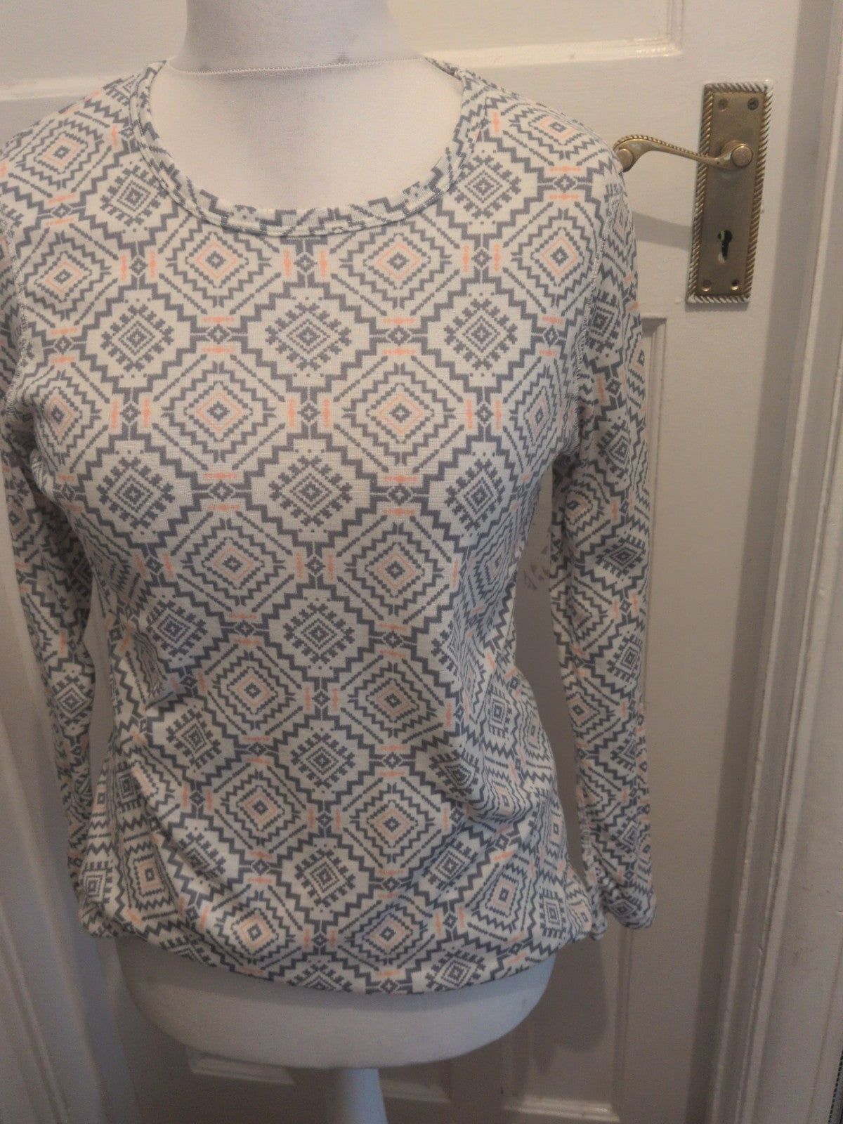 Crivit 18-20 Grey Patterned Long Sleeved T-shirt