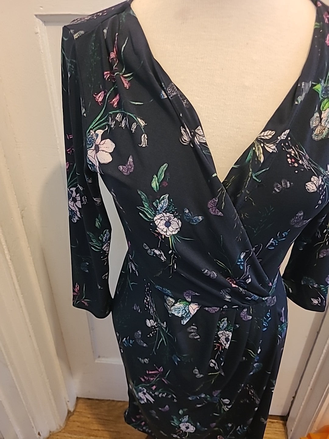 Ladies Oasis Size Small Navy Floral V Neck Mid Sleeved Dress