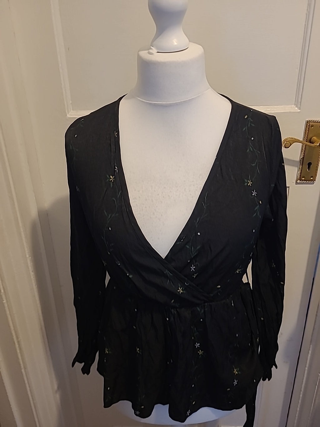 Ladies Shein Size Small Black/Green/White Floral Long Sleeved Blouse