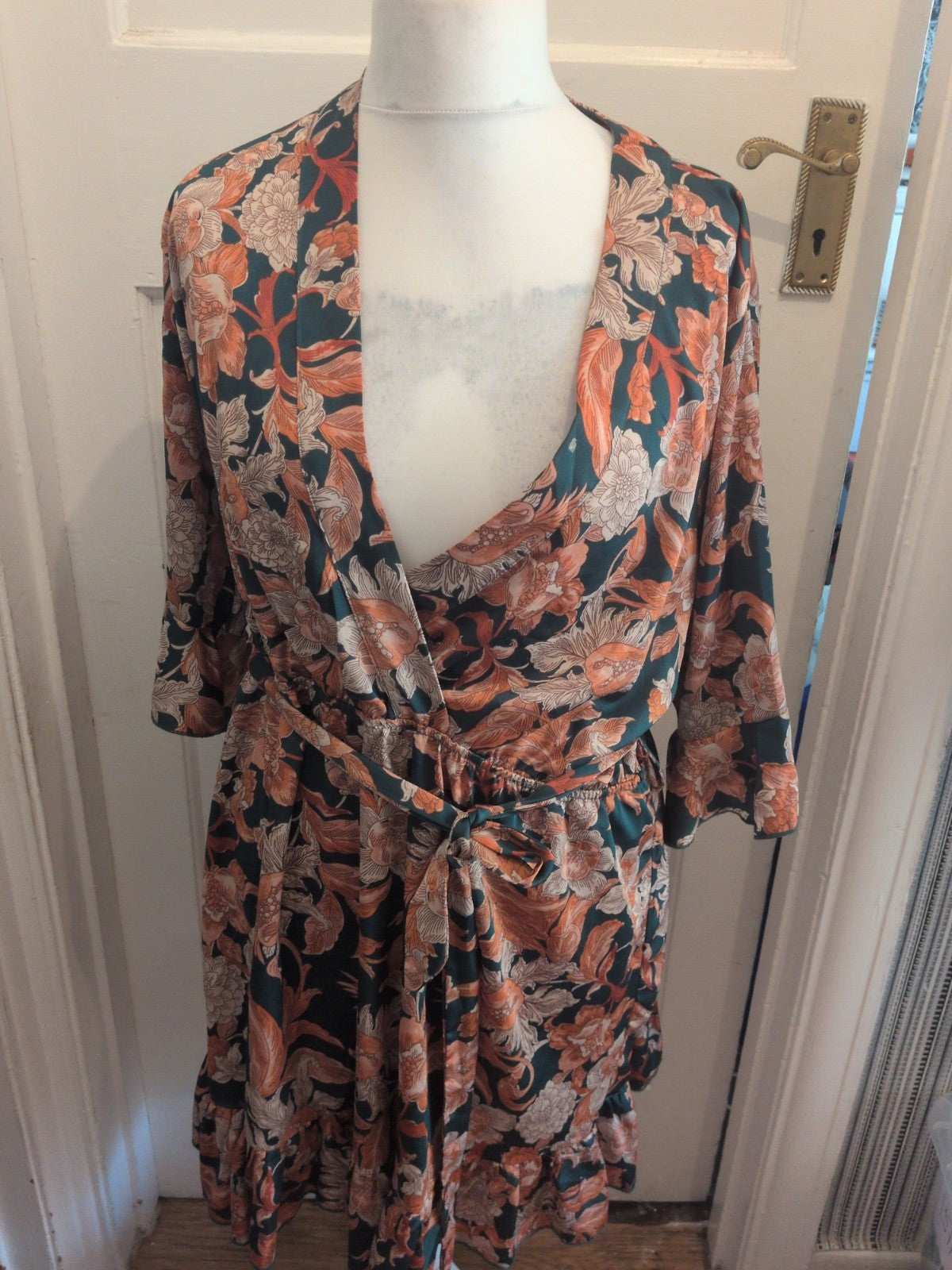 Ladies Boohoo Size 18-20 Green Floral Sleeveless Dress