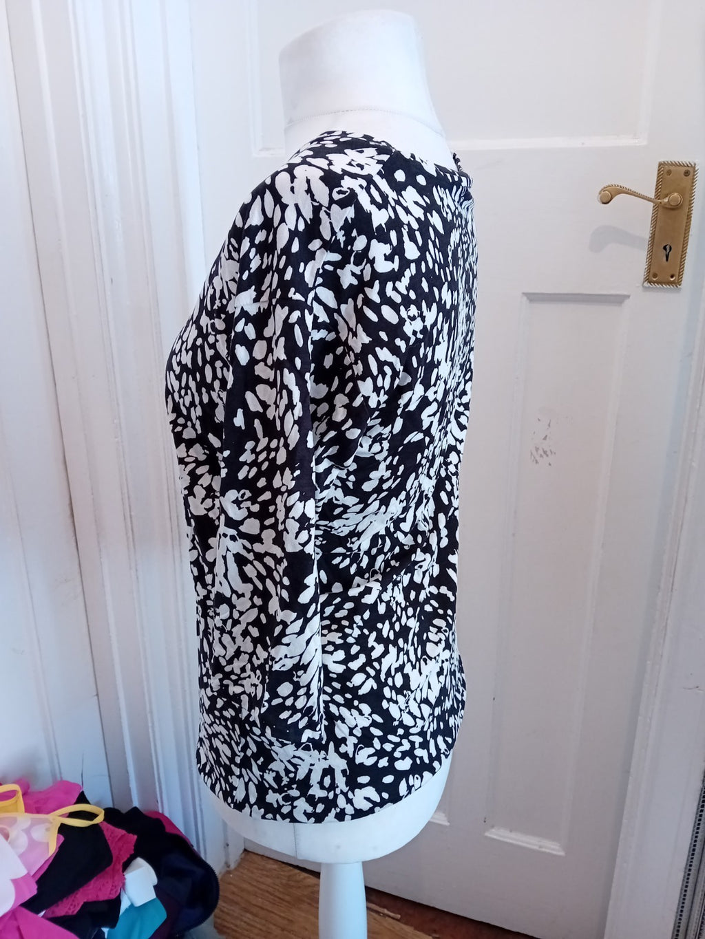 Tu Woman 8 Black And White 3/4 Sleeve Blouse