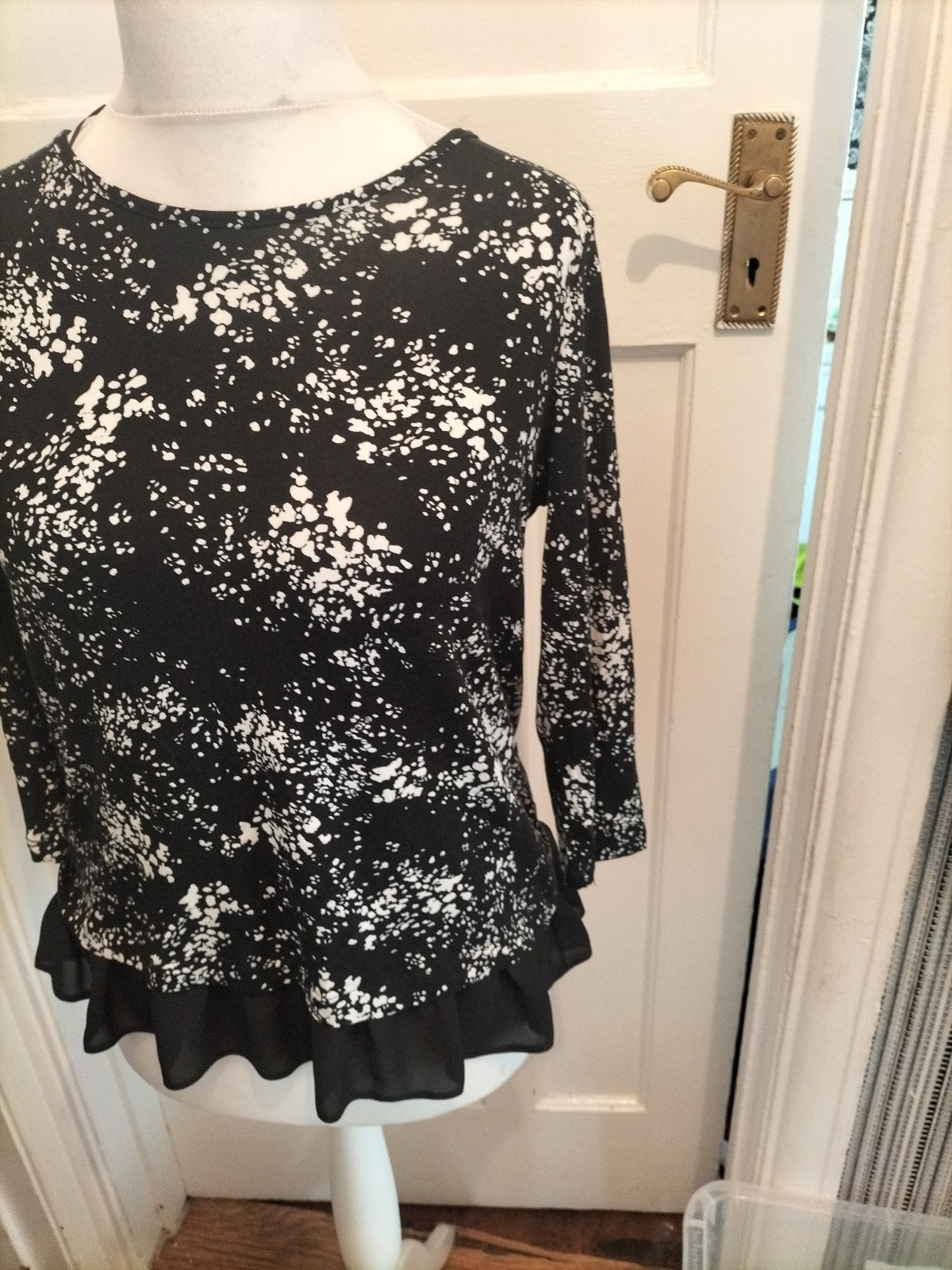 Tu 12 Black And White Long Sleeve Speckled Blouse