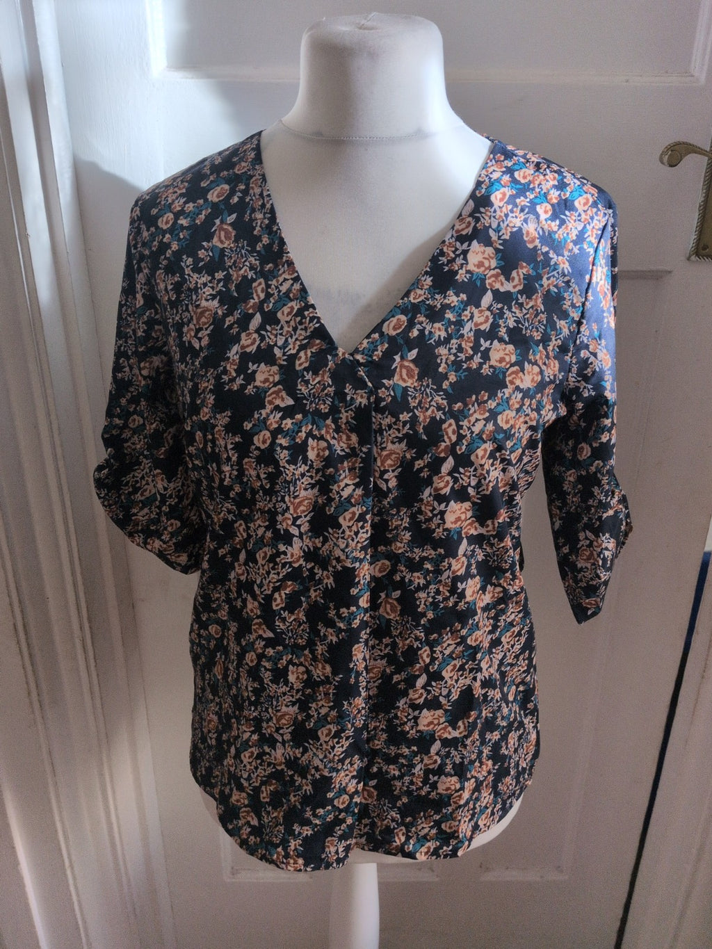 Ladies Size XL Navy Floral Short Sleeve Blouse