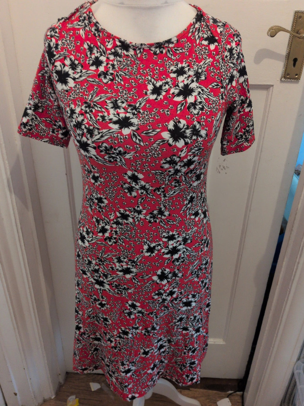 Marks And Spencer 8 Red And Black Floral Short Sleeve Flared Dress