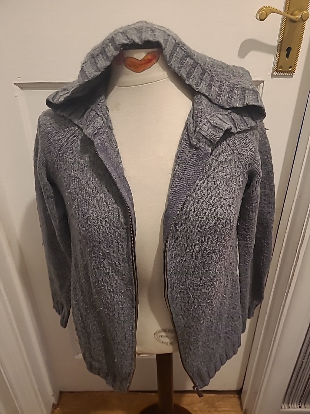 Mens Burton Size Small Grey Long Sleeved Lightweight Zip Through Jacket