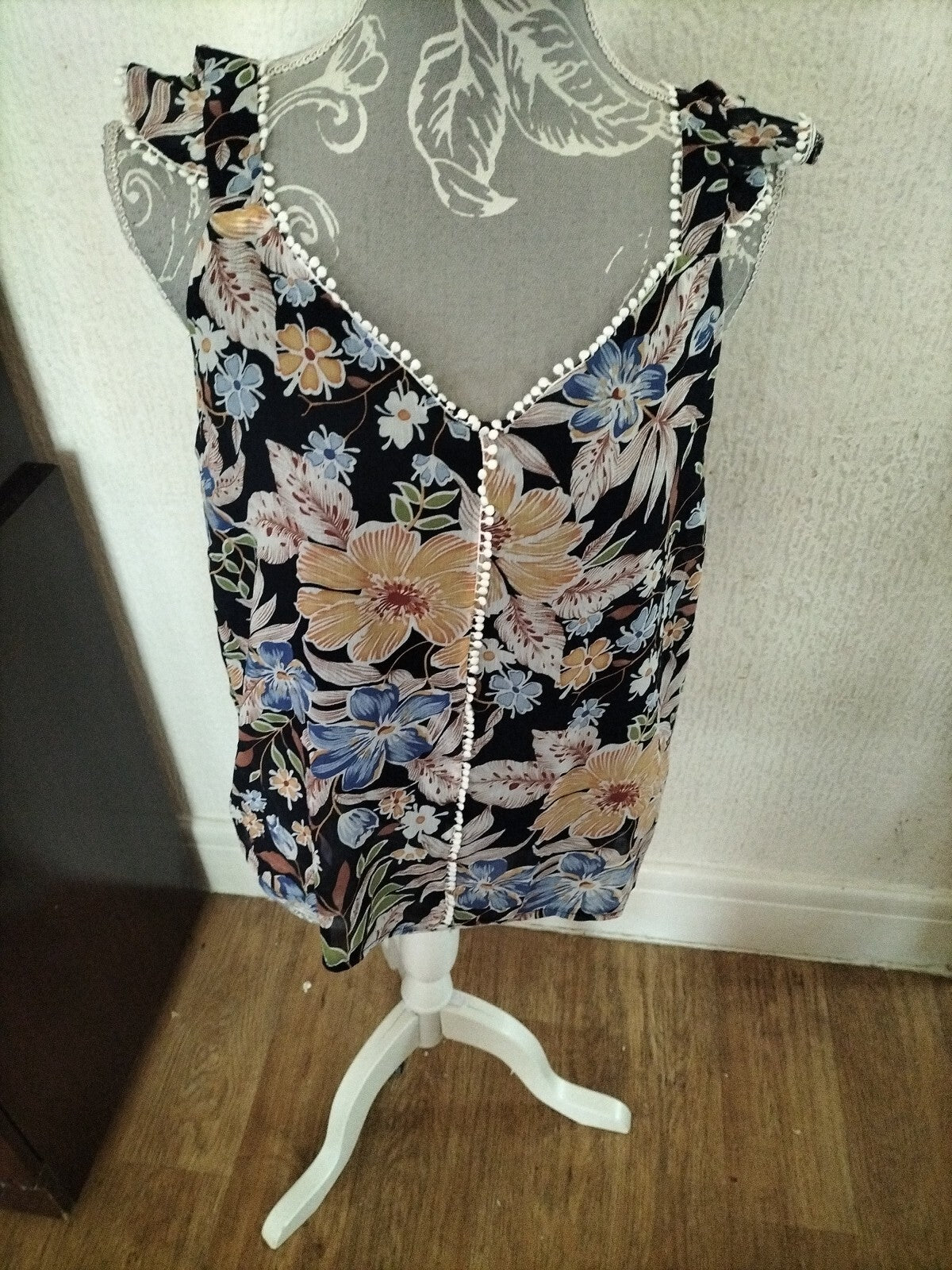 Brand New Ladies Cherry Paris Large Floral Blouse