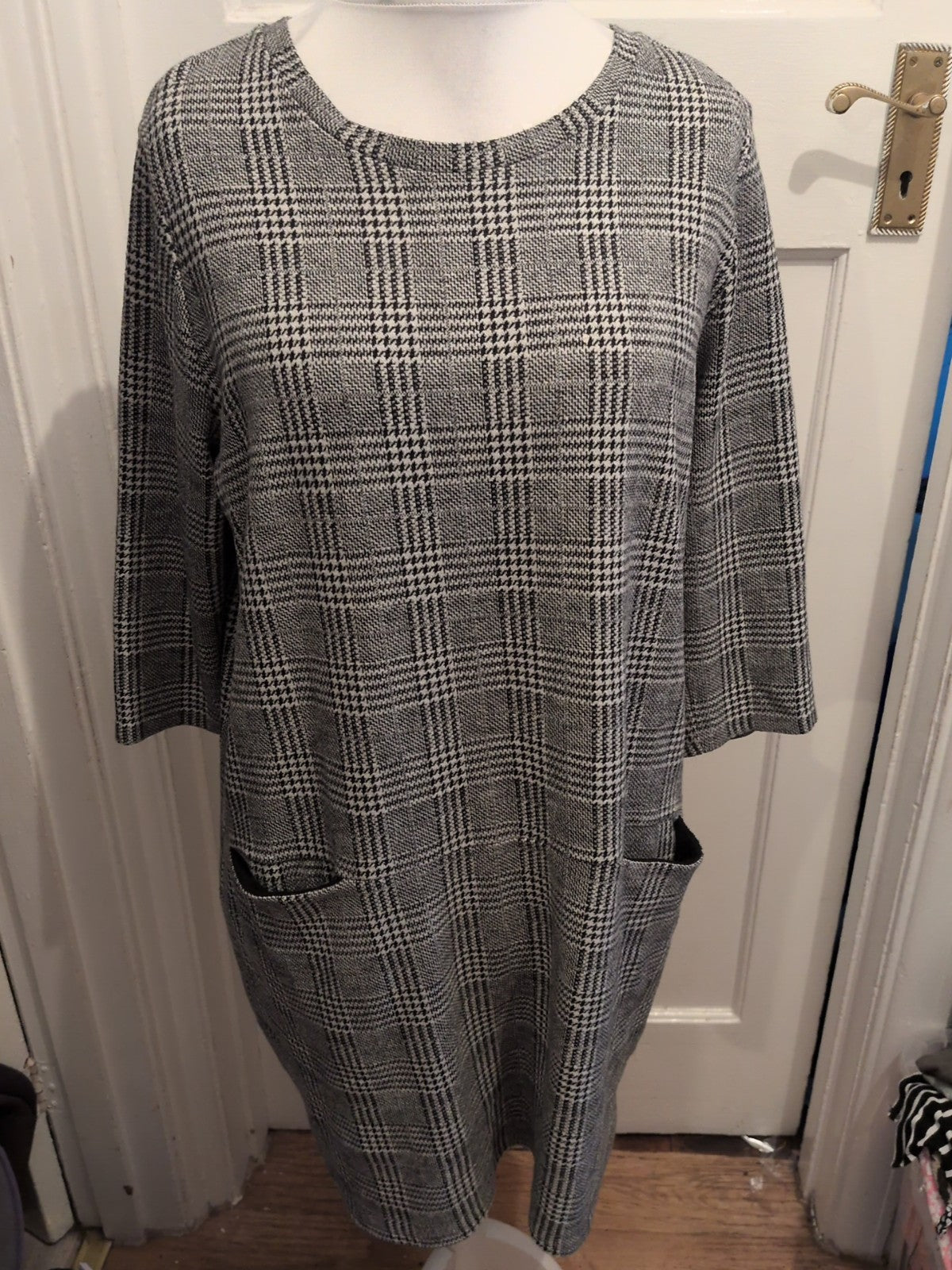 TU 18 Black White Grey Check Short Sleeve Dress Knee-midi
