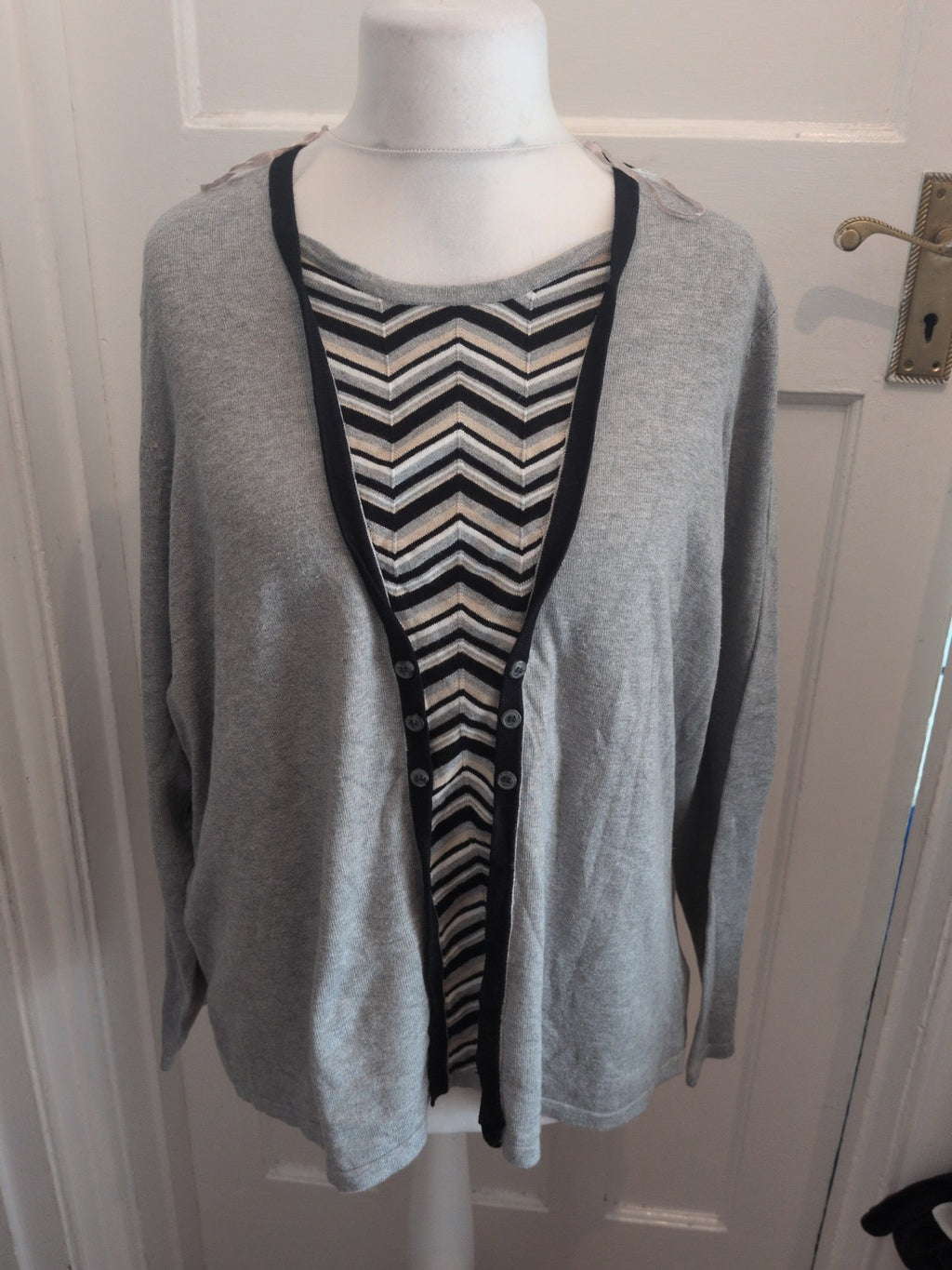 Love Knitwear 22 Grey Long Sleeved Jumper
