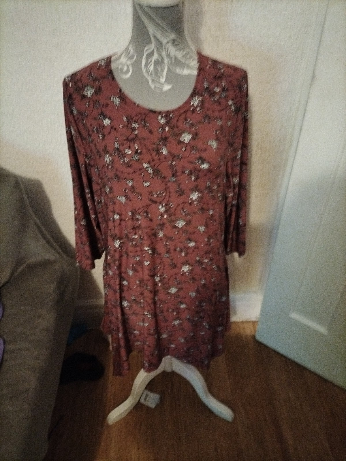 Ladies Emeliax Size Medium Ruby 3/4 Sleeved Dress