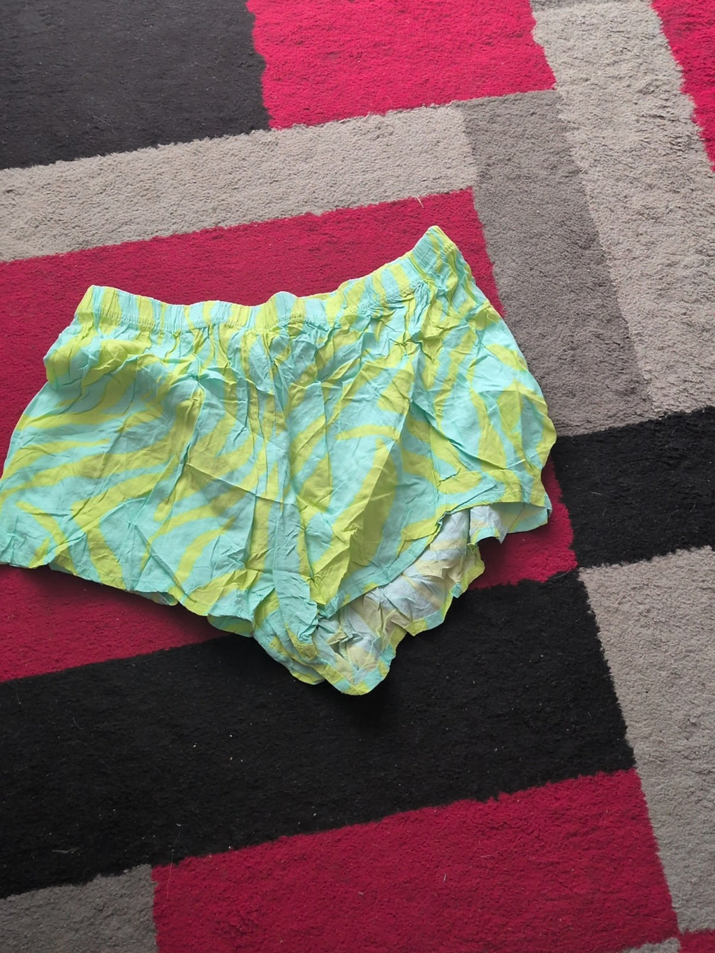 Ladies Primarks Size 14-16 Blue And Lime Green Elesticated Waist Shorts