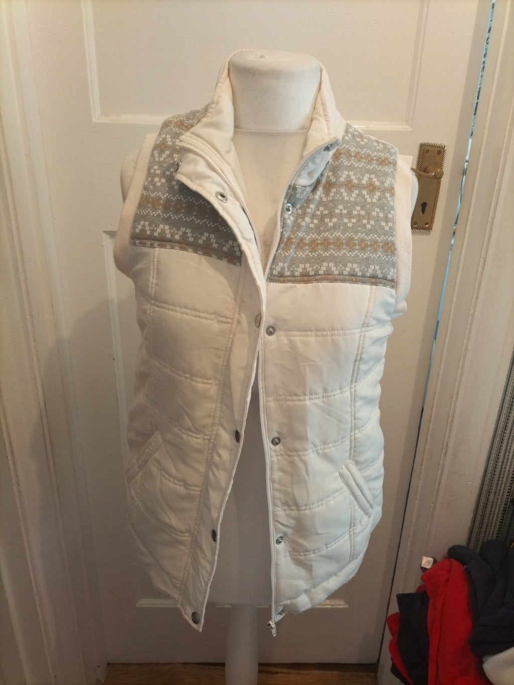 Ladies Tu Size 12 White Patterned Sleeveless Puffer Jacket