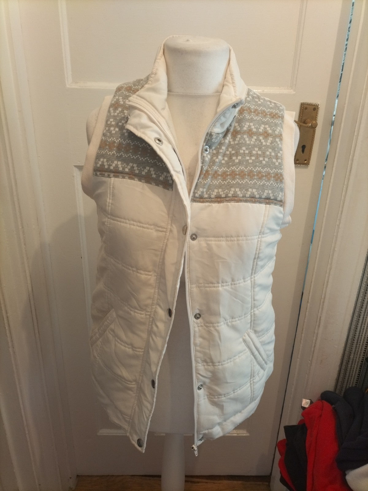 Ladies Tu Size 12 White Patterned Sleeveless Puffer Jacket