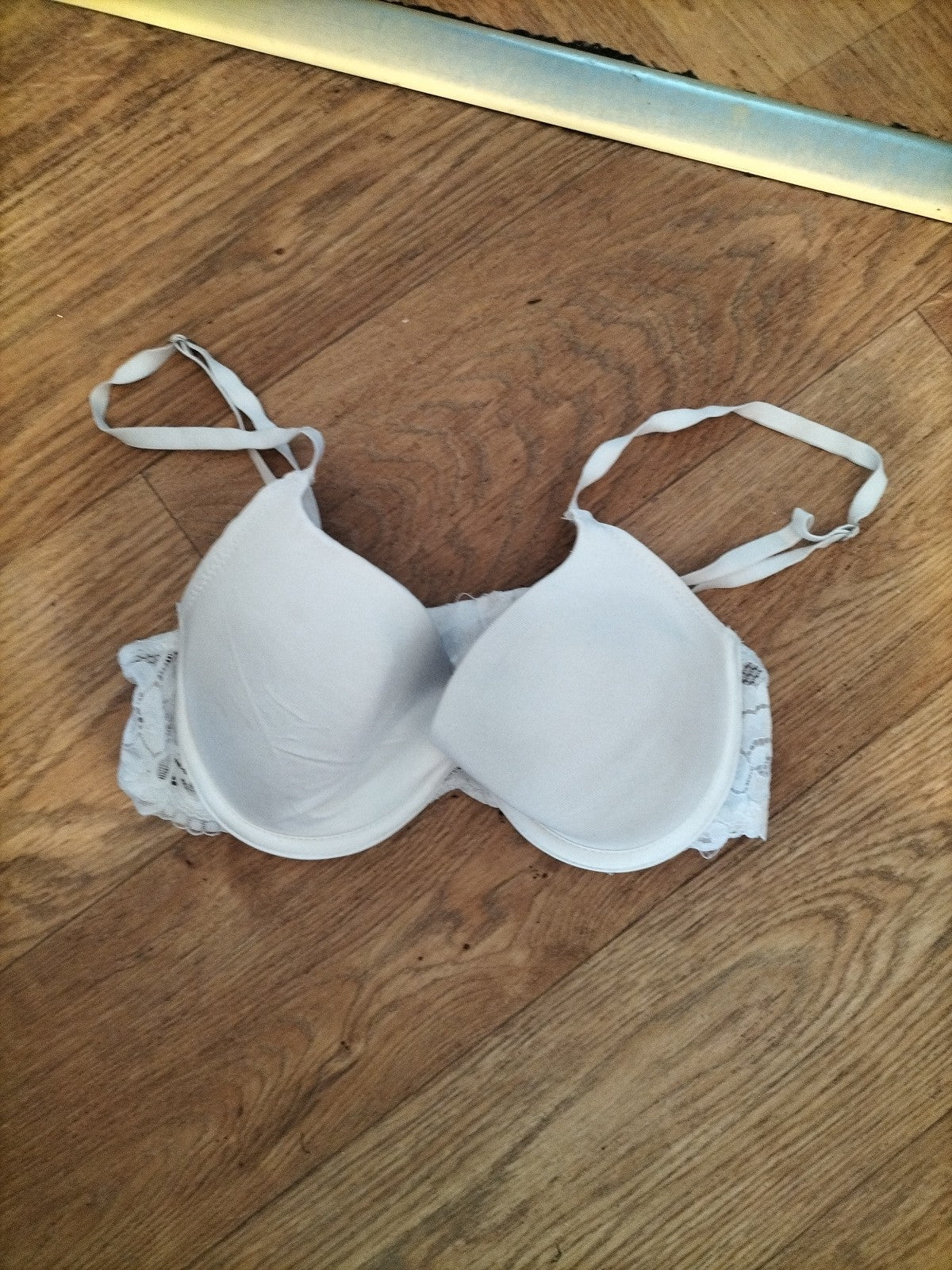 75B White Padded And Wired Bra