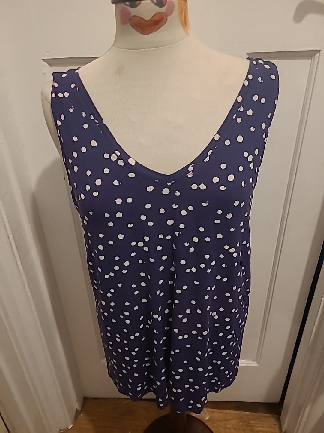 Ladies Tu Size 16 Navy/White Spotty V Neck Sleeveless Tshirt