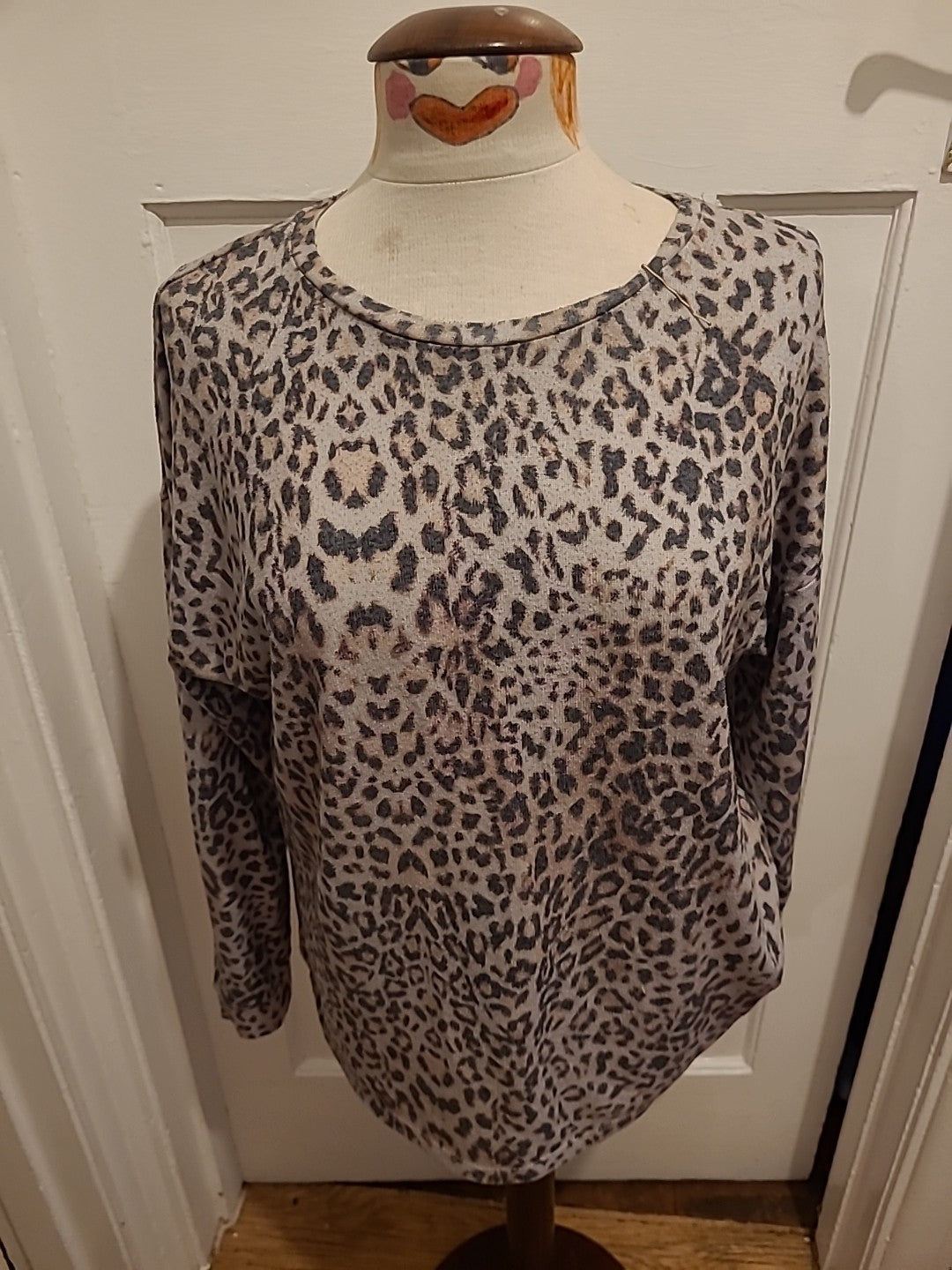 Ladies Peacocks Size 10 Leopard Print Long Sleeve Blouse