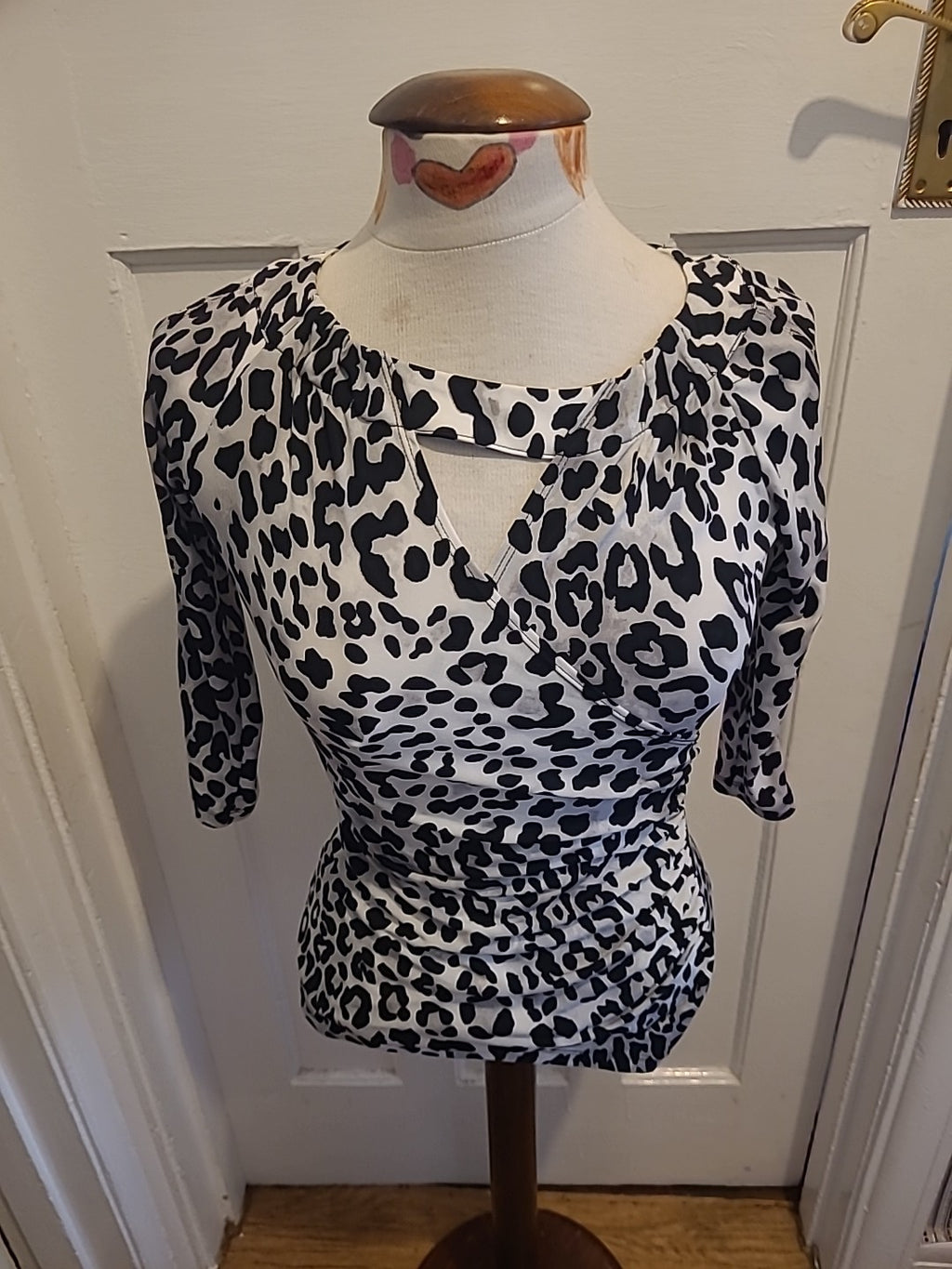 Ladies Cache Size XS Black And White Long Sleeved Blouse