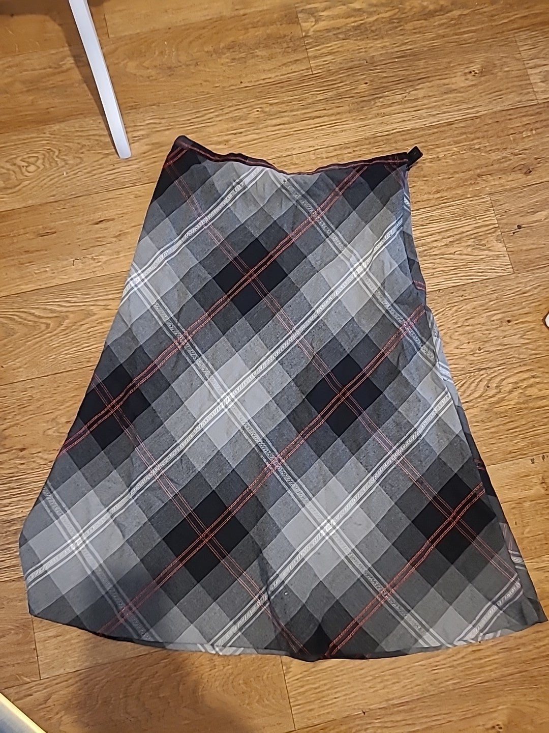 Ladies C Collection Size 16 Grey Check Long Skirt