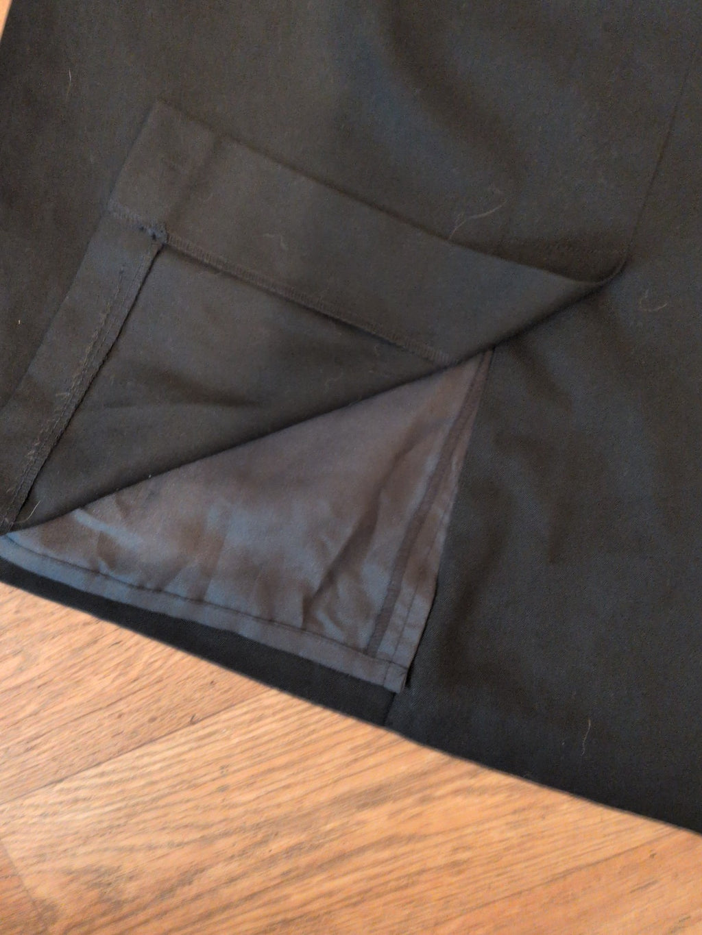 Brand New Modern Classics 16 Black Lined Midi Skirt
