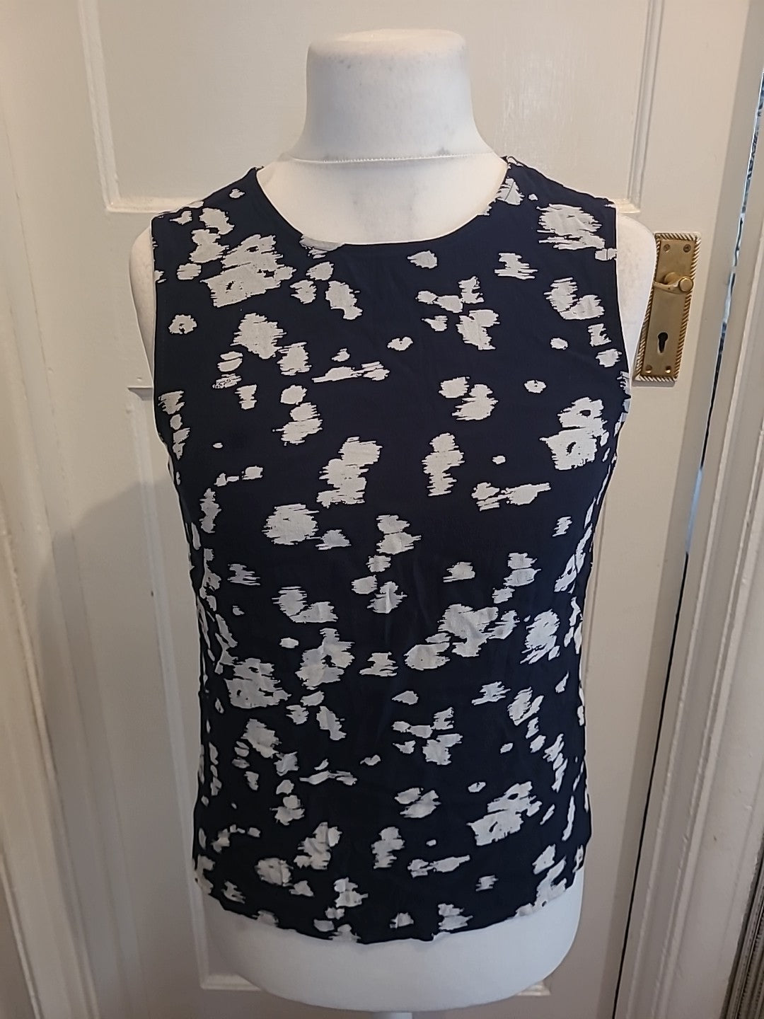 Ladies Autograph Size 12 Navy Mix With White Sleeveless Blouse