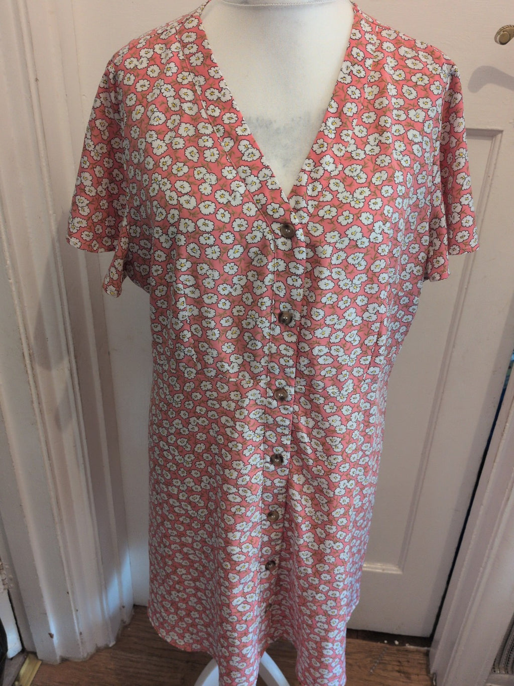 Ladies Shein 2XL Pink And White Flower Short Sleeve Buttoned Dress
