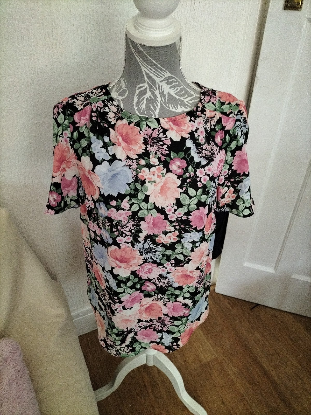Ladies M&Co Size 8 Black Short Sleeve Blouse