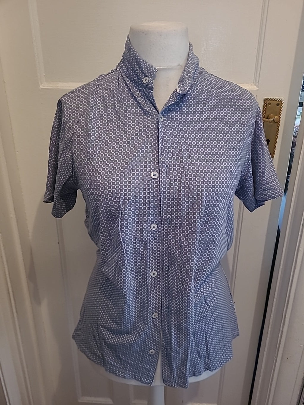Mens Burton Size M Blue And White Short Sleeved Shirt