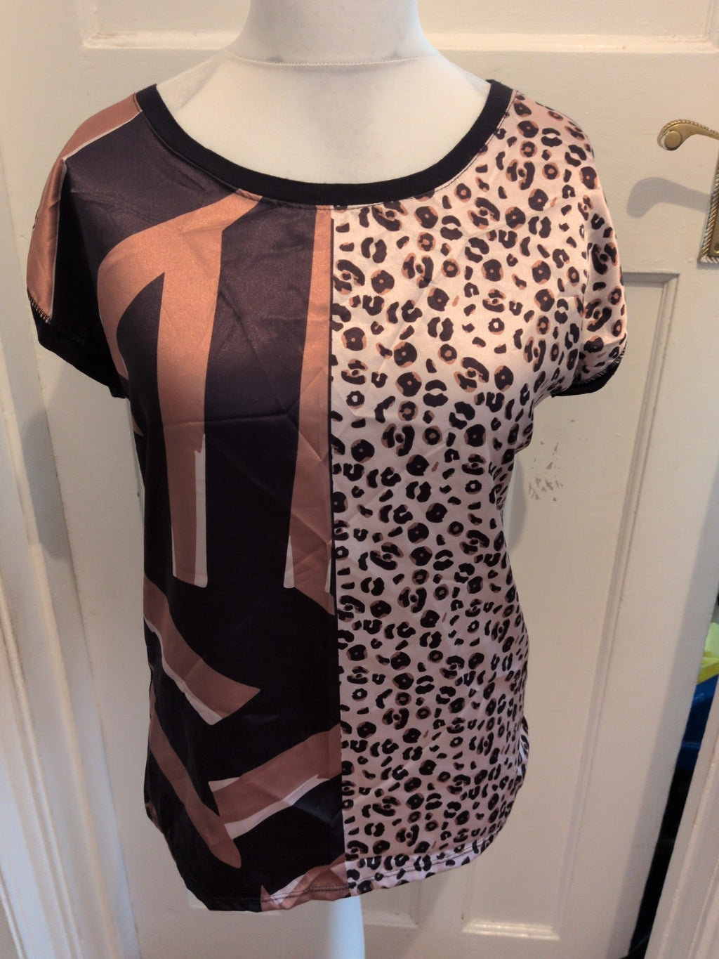 Sarah Tempest Medium Leopard Print And Black With Gold Short Sleeve Blouse