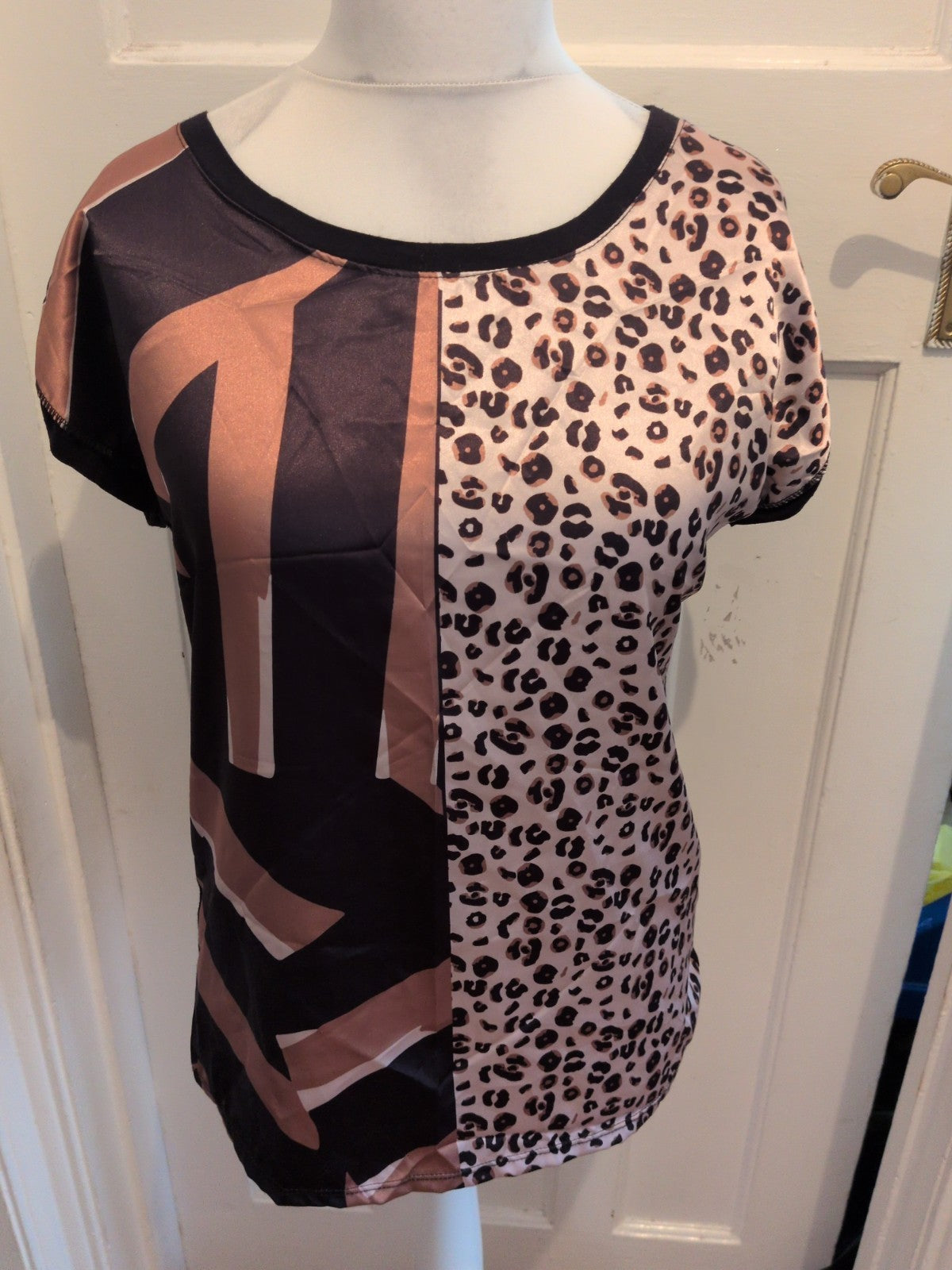 Sarah Tempest Medium Leopard Print And Black With Gold Short Sleeve Blouse