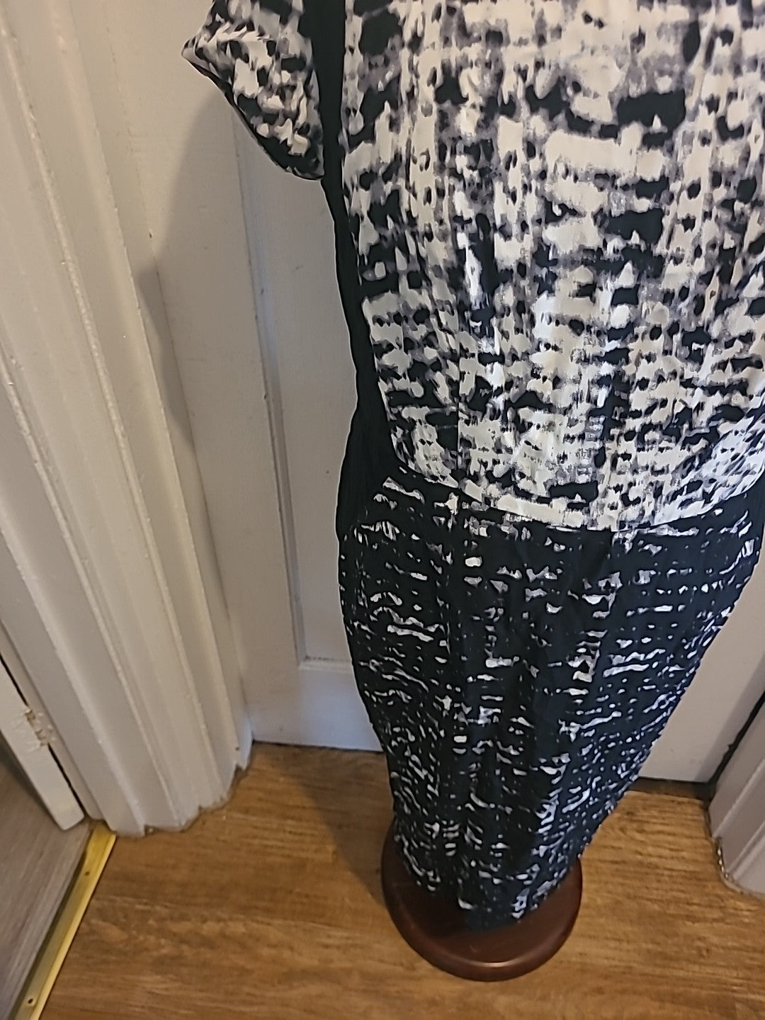 Ladies Autograph Size 12 Black/White Cap Sleeved Dress