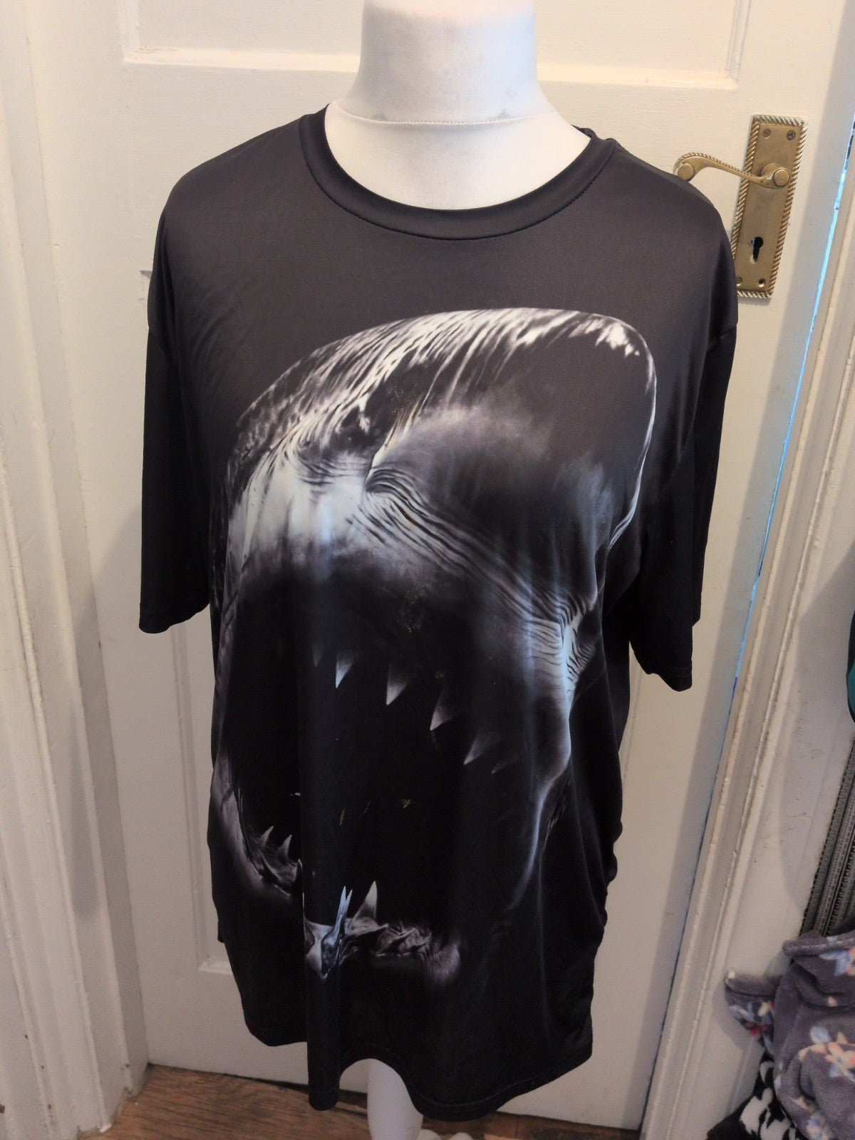Mens 2XL Black Shark Printed Short Sleeve T-shirt