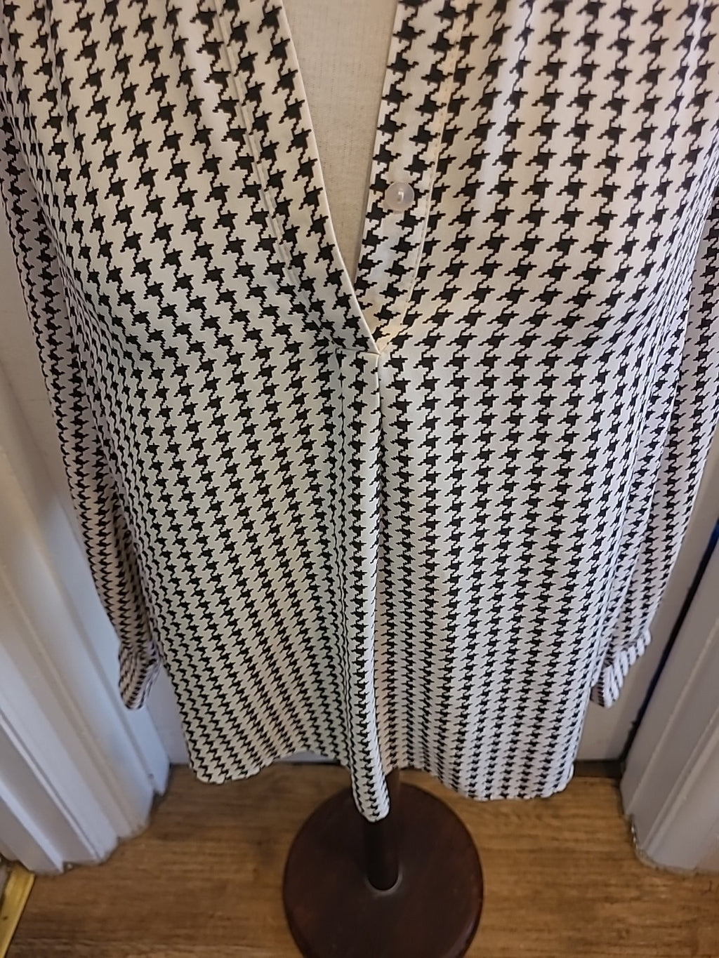 Ladies Primark Size 6 Ivory Black Long Sleeved Blouse
