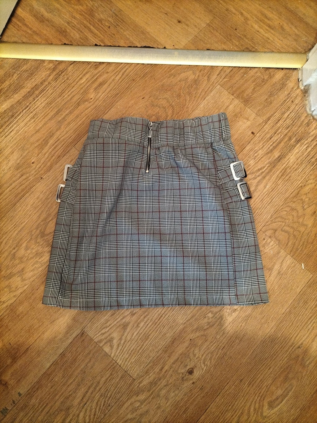 Ladies Select Size 8 Grey Black Fleck With Red Check Mini Skirt