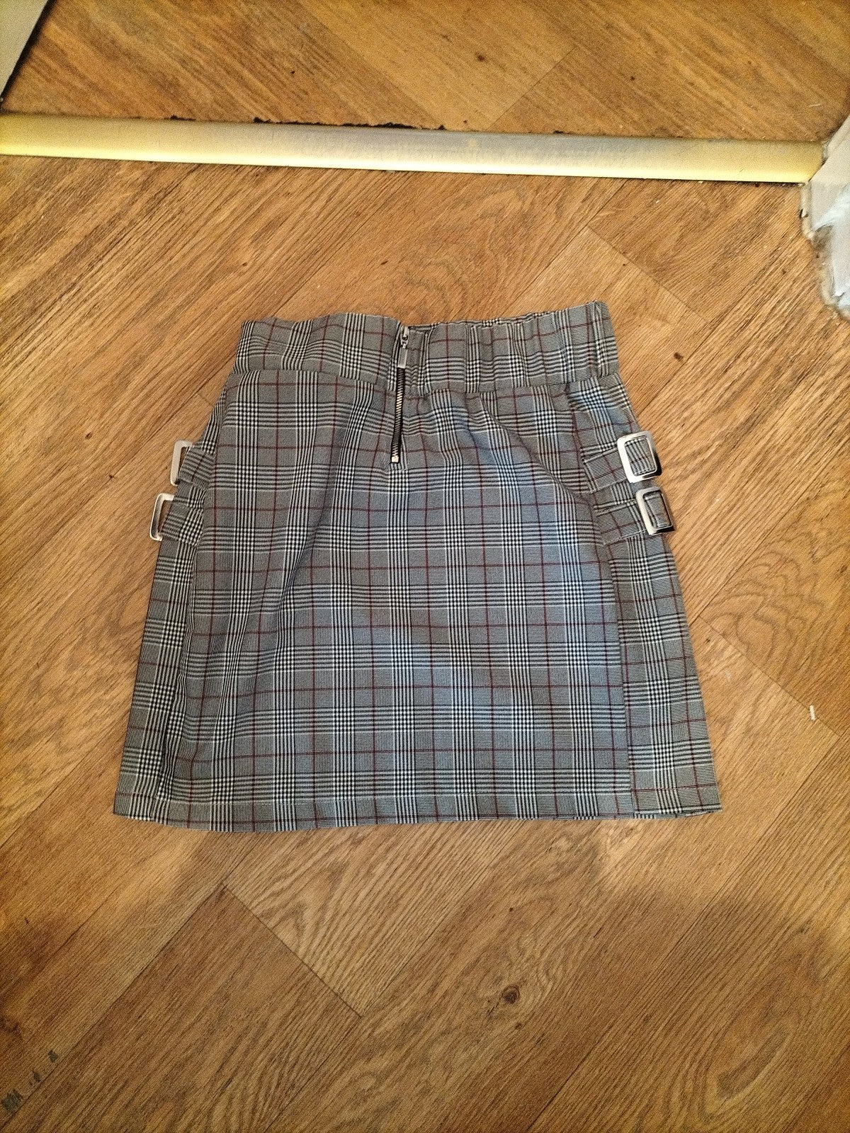 Ladies Select Size 8 Grey Black Fleck With Red Check Mini Skirt
